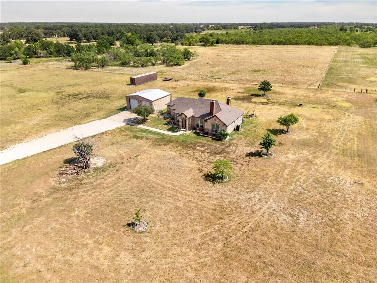 Single Family Residence For Sale in Kaufman County , 5570 Fm 987, Kaufman, Texas 75142, 3 Bedroom, 2 Bathroom, Garage spaces, 1,835 Sqft, built in 2015, mls#21350953, Real Estate Agent in Kaufman, Homes For Sale in Kaufman county, Homes For Sale in Kaufman, Realtor in Kaufman Texas, Real Estate Brokerage Independent Realty Texas, Luminita Cordes Realtor