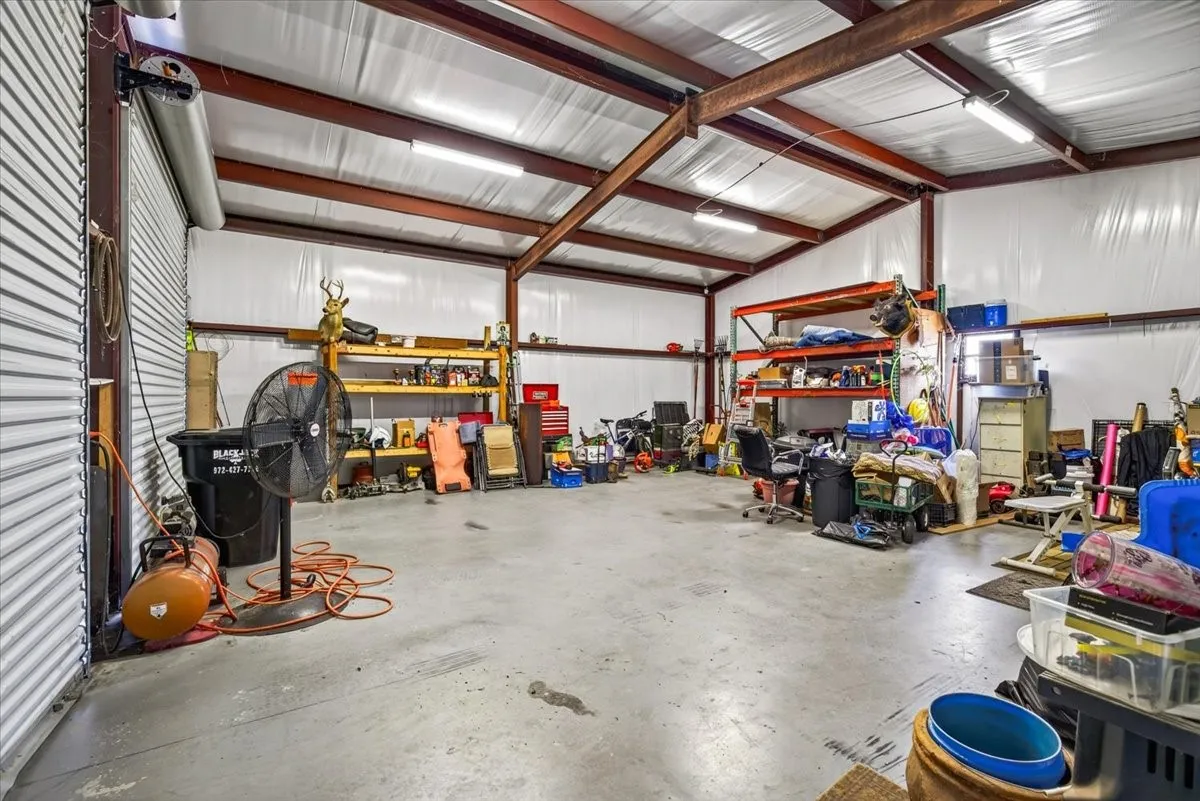 Single Family Residence For Sale in Kaufman County , 5570 Fm 987, Kaufman, Texas 75142, 3 Bedroom, 2 Bathroom, Garage spaces, 1,835 Sqft, built in 2015, mls#21350953, Real Estate Agent in Kaufman, Homes For Sale in Kaufman county, Homes For Sale in Kaufman, Realtor in Kaufman Texas, Real Estate Brokerage Independent Realty Texas, Luminita Cordes Realtor
