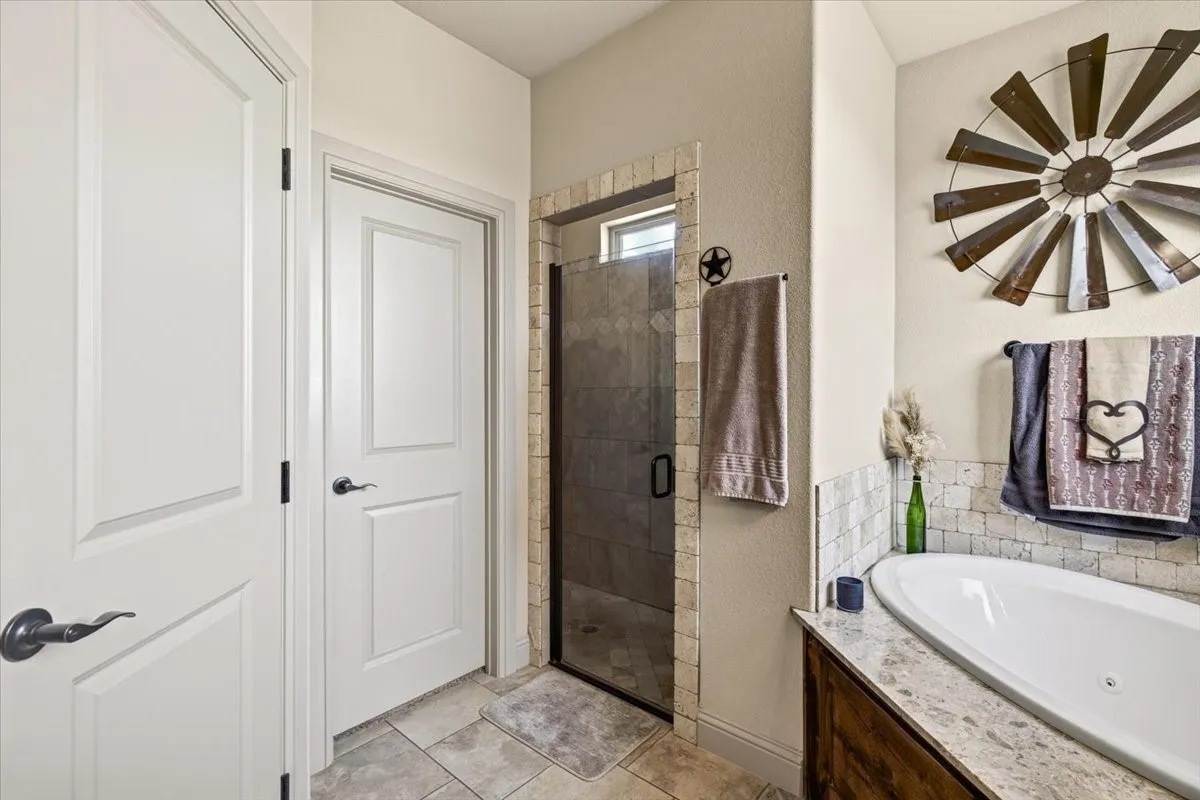 Single Family Residence For Sale in Kaufman County , 5570 Fm 987, Kaufman, Texas 75142, 3 Bedroom, 2 Bathroom, Garage spaces, 1,835 Sqft, built in 2015, mls#21350953, Real Estate Agent in Kaufman, Homes For Sale in Kaufman county, Homes For Sale in Kaufman, Realtor in Kaufman Texas, Real Estate Brokerage Independent Realty Texas, Luminita Cordes Realtor