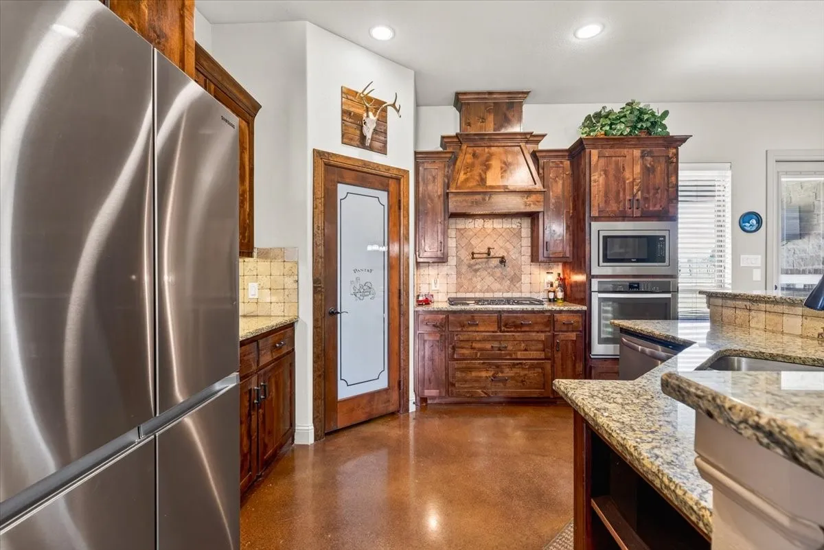 Single Family Residence For Sale in Kaufman County , 5570 Fm 987, Kaufman, Texas 75142, 3 Bedroom, 2 Bathroom, Garage spaces, 1,835 Sqft, built in 2015, mls#21350953, Real Estate Agent in Kaufman, Homes For Sale in Kaufman county, Homes For Sale in Kaufman, Realtor in Kaufman Texas, Real Estate Brokerage Independent Realty Texas, Luminita Cordes Realtor