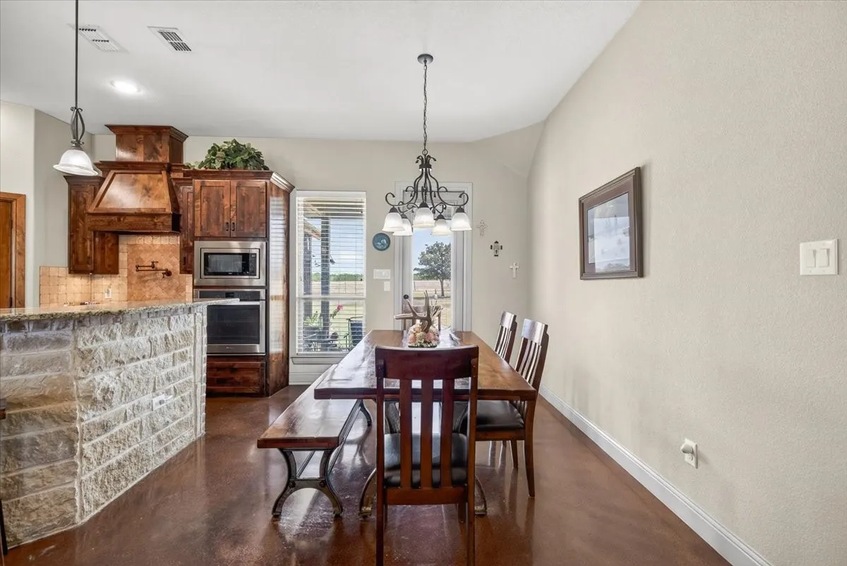 Single Family Residence For Sale in Kaufman County , 5570 Fm 987, Kaufman, Texas 75142, 3 Bedroom, 2 Bathroom, Garage spaces, 1,835 Sqft, built in 2015, mls#21350953, Real Estate Agent in Kaufman, Homes For Sale in Kaufman county, Homes For Sale in Kaufman, Realtor in Kaufman Texas, Real Estate Brokerage Independent Realty Texas, Luminita Cordes Realtor