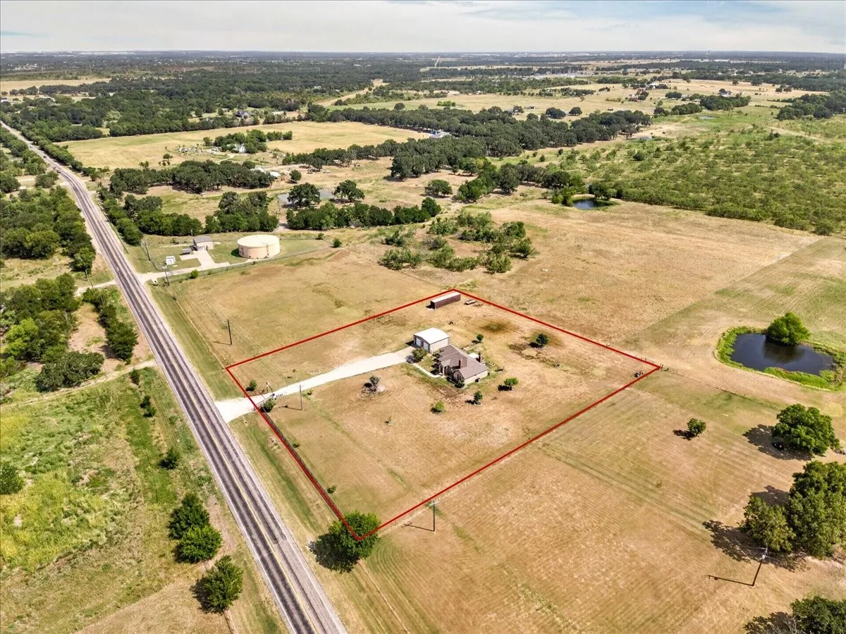 Single Family Residence For Sale in Kaufman County , 5570 Fm 987, Kaufman, Texas 75142, 3 Bedroom, 2 Bathroom, Garage spaces, 1,835 Sqft, built in 2015, mls#21350953, Real Estate Agent in Kaufman, Homes For Sale in Kaufman county, Homes For Sale in Kaufman, Realtor in Kaufman Texas, Real Estate Brokerage Independent Realty Texas, Luminita Cordes Realtor