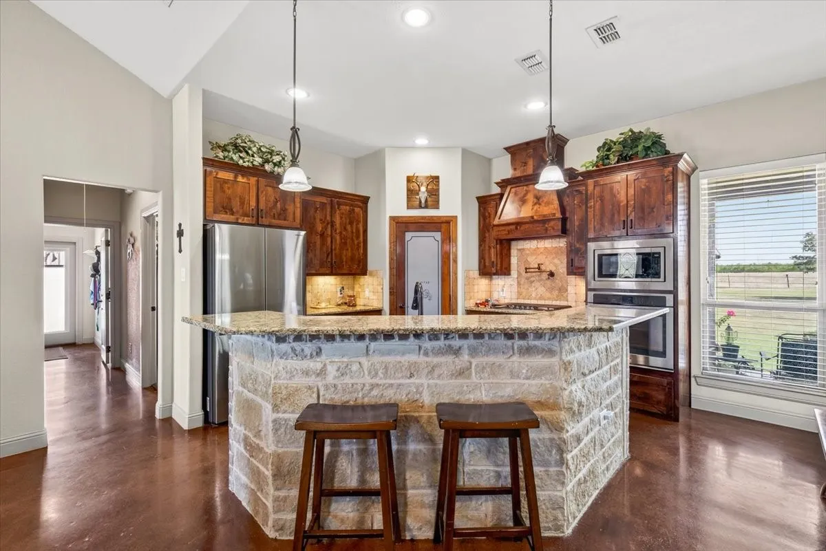 Single Family Residence For Sale in Kaufman County , 5570 Fm 987, Kaufman, Texas 75142, 3 Bedroom, 2 Bathroom, Garage spaces, 1,835 Sqft, built in 2015, mls#21350953, Real Estate Agent in Kaufman, Homes For Sale in Kaufman county, Homes For Sale in Kaufman, Realtor in Kaufman Texas, Real Estate Brokerage Independent Realty Texas, Luminita Cordes Realtor