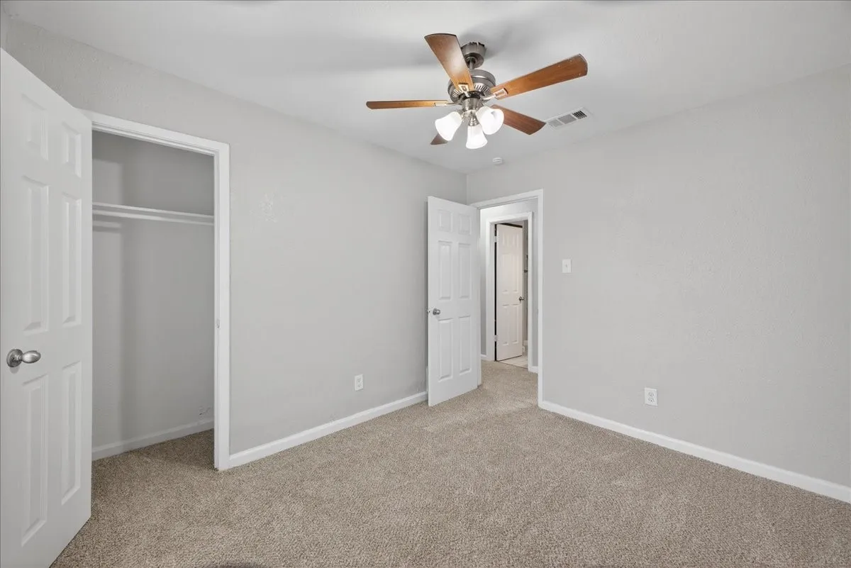 Single Family Residence For Sale in Dallas County , 3250 Pacesetter Drive, Dallas, Texas 75241, 3 Bedroom, 2 Bathroom, 1 Garage spaces, 890 Sqft, built in 1973, mls#21351372, Real Estate Agent in Dallas, Homes For Sale in Dallas county, Homes For Sale in Dallas, Realtor in Dallas Texas, Real Estate Brokerage Independent Realty Texas, Luminita Cordes Realtor