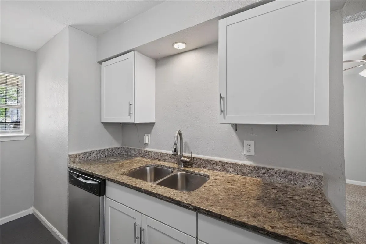 Single Family Residence For Sale in Dallas County , 3250 Pacesetter Drive, Dallas, Texas 75241, 3 Bedroom, 2 Bathroom, 1 Garage spaces, 890 Sqft, built in 1973, mls#21351372, Real Estate Agent in Dallas, Homes For Sale in Dallas county, Homes For Sale in Dallas, Realtor in Dallas Texas, Real Estate Brokerage Independent Realty Texas, Luminita Cordes Realtor