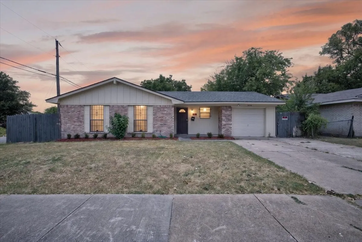 Single Family Residence For Sale in Dallas County , 3250 Pacesetter Drive, Dallas, Texas 75241, 3 Bedroom, 2 Bathroom, 1 Garage spaces, 890 Sqft, built in 1973, mls#21351372, Real Estate Agent in Dallas, Homes For Sale in Dallas county, Homes For Sale in Dallas, Realtor in Dallas Texas, Real Estate Brokerage Independent Realty Texas, Luminita Cordes Realtor
