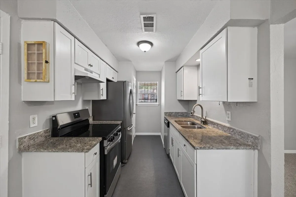 Single Family Residence For Sale in Dallas County , 3250 Pacesetter Drive, Dallas, Texas 75241, 3 Bedroom, 2 Bathroom, 1 Garage spaces, 890 Sqft, built in 1973, mls#21351372, Real Estate Agent in Dallas, Homes For Sale in Dallas county, Homes For Sale in Dallas, Realtor in Dallas Texas, Real Estate Brokerage Independent Realty Texas, Luminita Cordes Realtor