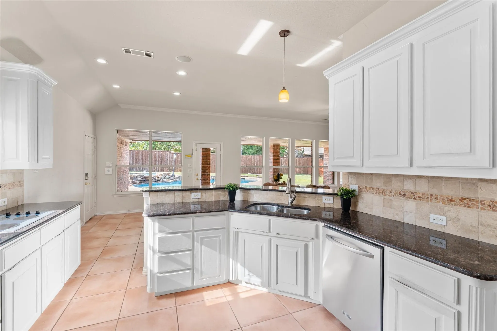 Single Family Residence For Sale in Denton County , 2508 Russwood Drive, Flower Mound, Texas 75028, 5 Bedroom, 3 Bathroom, 3 Garage spaces, 3,023 Sqft, built in 1997, mls#21353229, Real Estate Agent in Flower Mound, Homes For Sale in Denton county, Homes For Sale in Flower Mound, Realtor in Flower Mound Texas, Real Estate Brokerage Independent Realty Texas, Luminita Cordes Realtor
