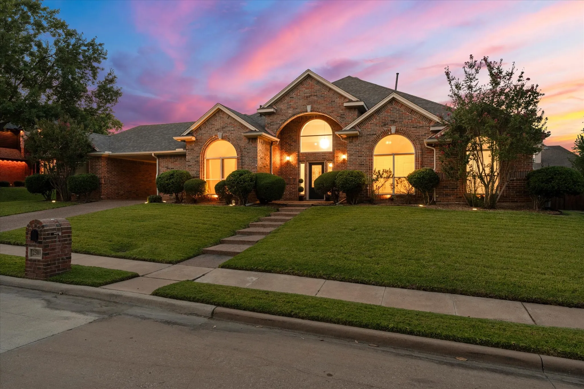 Single Family Residence For Sale in Denton County , 2508 Russwood Drive, Flower Mound, Texas 75028, 5 Bedroom, 3 Bathroom, 3 Garage spaces, 3,023 Sqft, built in 1997, mls#21353229, Real Estate Agent in Flower Mound, Homes For Sale in Denton county, Homes For Sale in Flower Mound, Realtor in Flower Mound Texas, Real Estate Brokerage Independent Realty Texas, Luminita Cordes Realtor