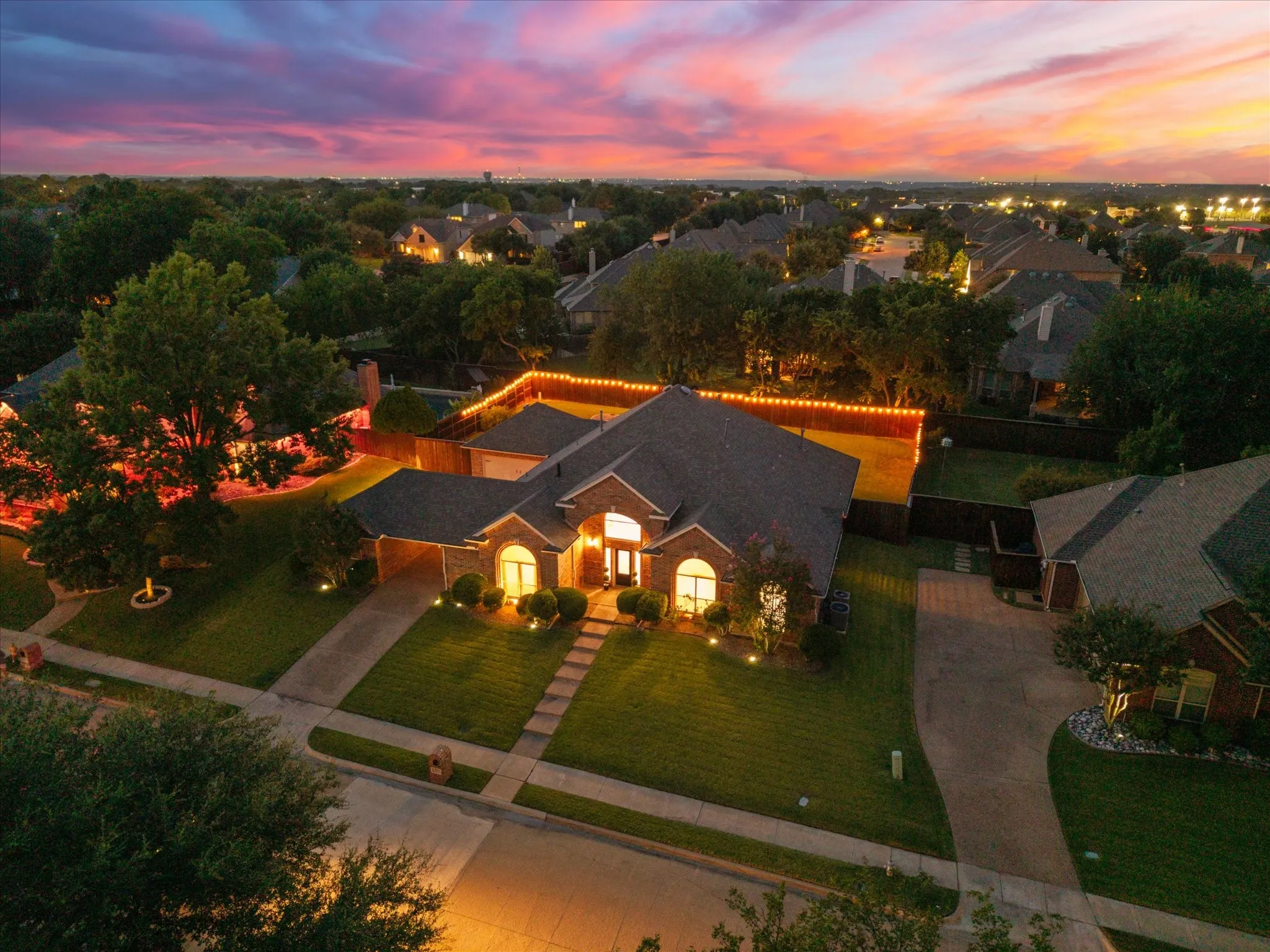 Single Family Residence For Sale in Denton County , 2508 Russwood Drive, Flower Mound, Texas 75028, 5 Bedroom, 3 Bathroom, 3 Garage spaces, 3,023 Sqft, built in 1997, mls#21353229, Real Estate Agent in Flower Mound, Homes For Sale in Denton county, Homes For Sale in Flower Mound, Realtor in Flower Mound Texas, Real Estate Brokerage Independent Realty Texas, Luminita Cordes Realtor