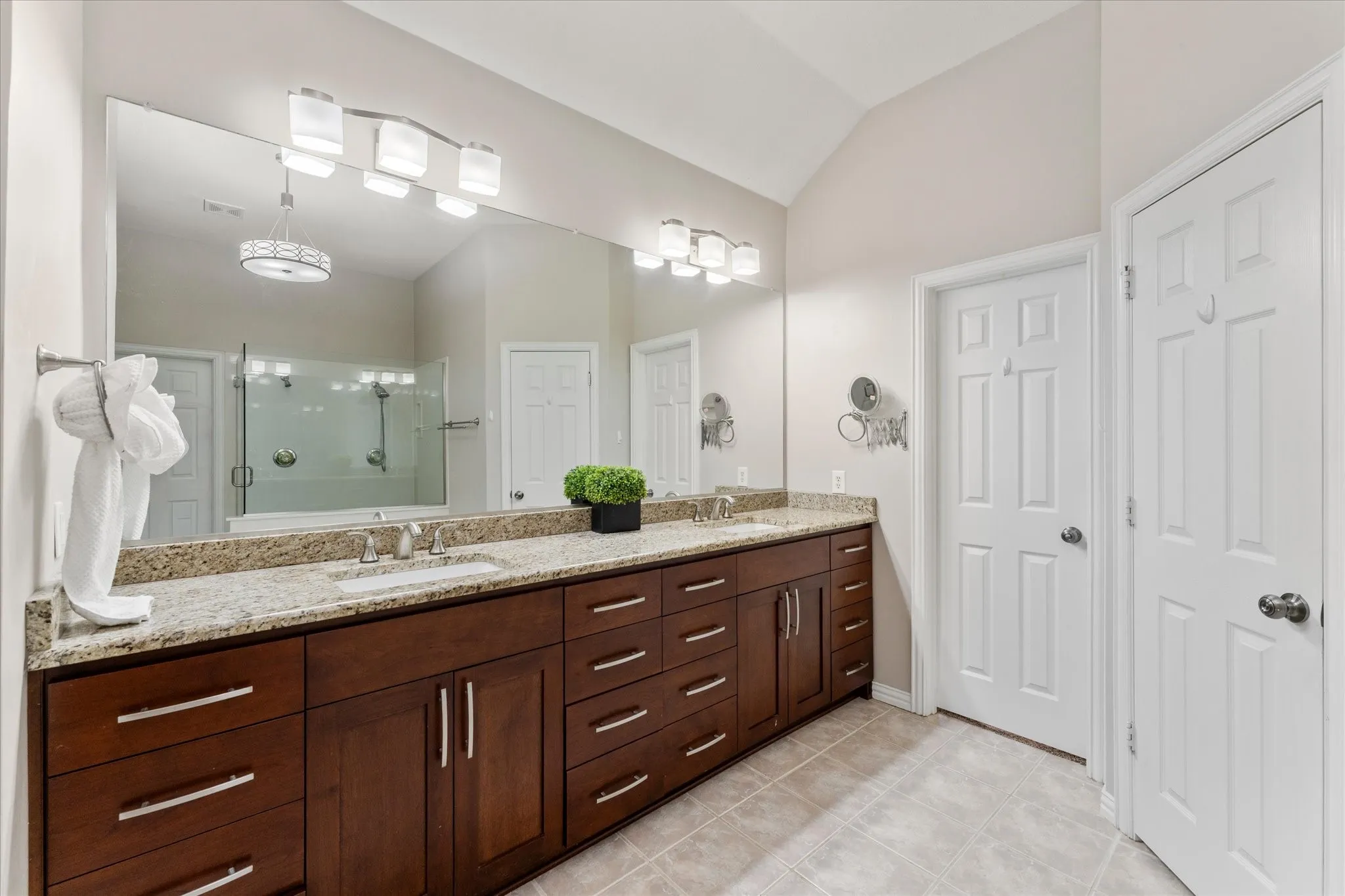 Single Family Residence For Sale in Denton County , 2508 Russwood Drive, Flower Mound, Texas 75028, 5 Bedroom, 3 Bathroom, 3 Garage spaces, 3,023 Sqft, built in 1997, mls#21353229, Real Estate Agent in Flower Mound, Homes For Sale in Denton county, Homes For Sale in Flower Mound, Realtor in Flower Mound Texas, Real Estate Brokerage Independent Realty Texas, Luminita Cordes Realtor