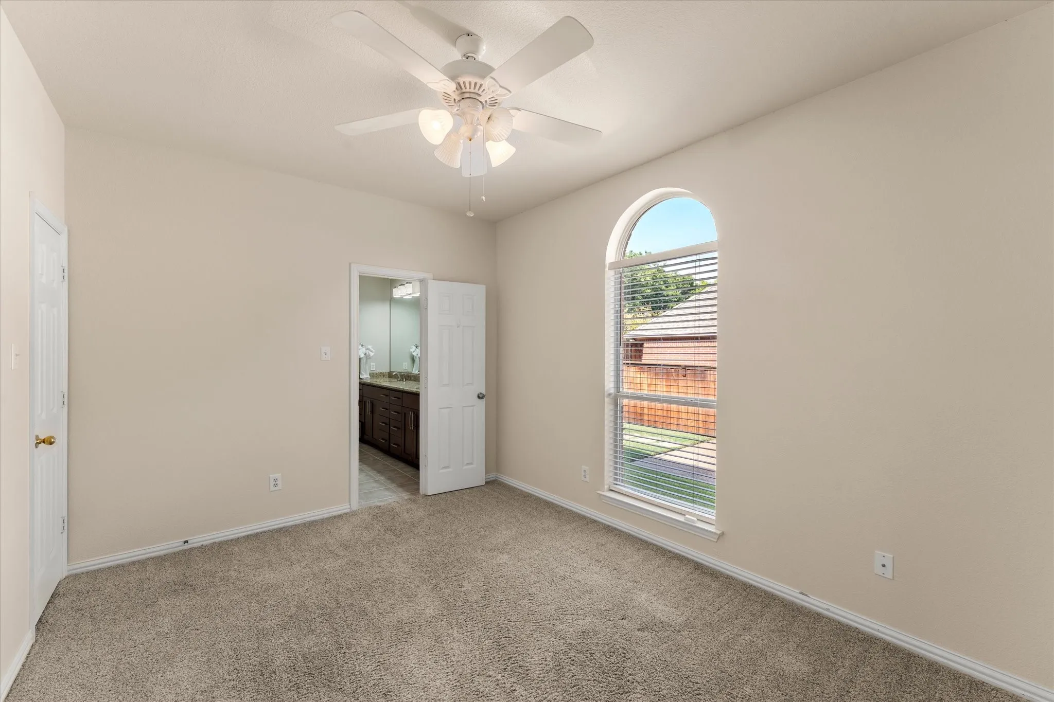 Single Family Residence For Sale in Denton County , 2508 Russwood Drive, Flower Mound, Texas 75028, 5 Bedroom, 3 Bathroom, 3 Garage spaces, 3,023 Sqft, built in 1997, mls#21353229, Real Estate Agent in Flower Mound, Homes For Sale in Denton county, Homes For Sale in Flower Mound, Realtor in Flower Mound Texas, Real Estate Brokerage Independent Realty Texas, Luminita Cordes Realtor