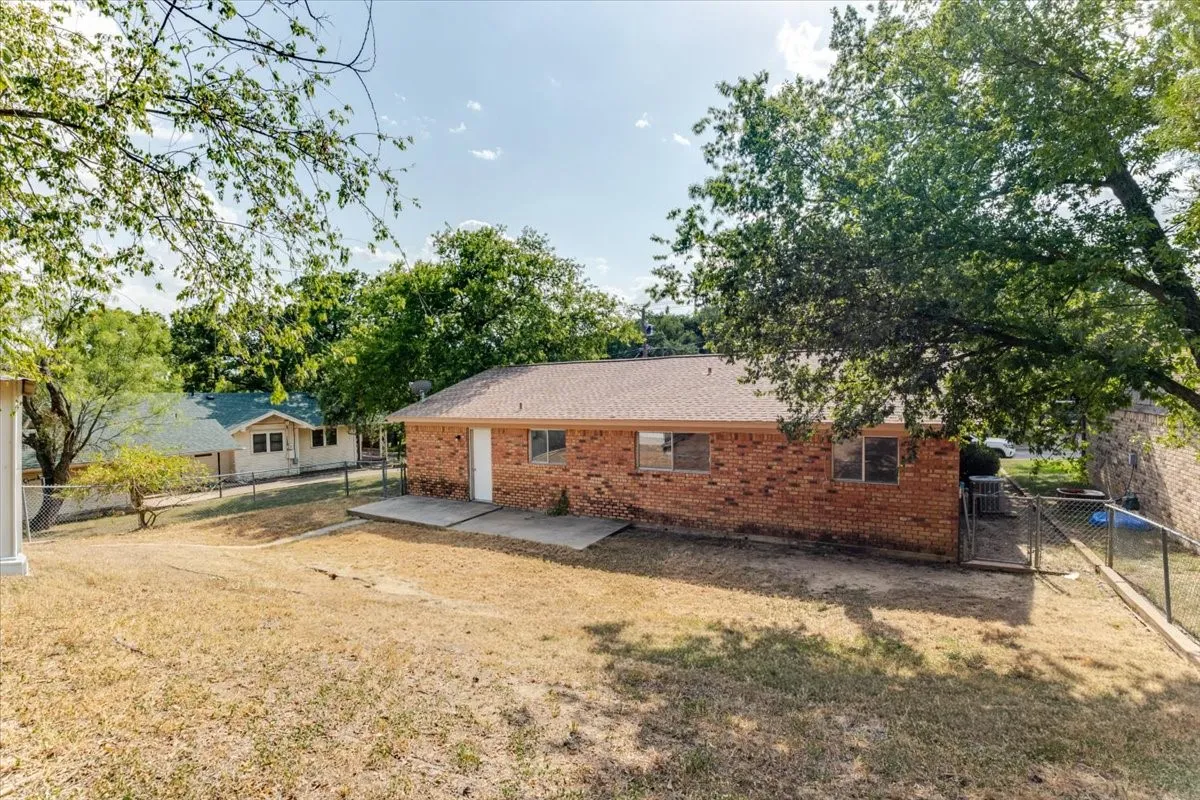 Single Family Residence For Sale in Palo Pinto County , 2100 NW 3rd Avenue, Mineral Wells, Texas 76067, 3 Bedroom, 2 Bathroom, 1 Garage spaces, 1,208 Sqft, built in 1979, mls#21352464, Real Estate Agent in Mineral Wells, Homes For Sale in Palo Pinto county, Homes For Sale in Mineral Wells, Realtor in Mineral Wells Texas, Real Estate Brokerage Independent Realty Texas, Luminita Cordes Realtor