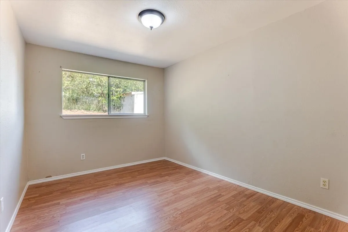 Single Family Residence For Sale in Palo Pinto County , 2100 NW 3rd Avenue, Mineral Wells, Texas 76067, 3 Bedroom, 2 Bathroom, 1 Garage spaces, 1,208 Sqft, built in 1979, mls#21352464, Real Estate Agent in Mineral Wells, Homes For Sale in Palo Pinto county, Homes For Sale in Mineral Wells, Realtor in Mineral Wells Texas, Real Estate Brokerage Independent Realty Texas, Luminita Cordes Realtor