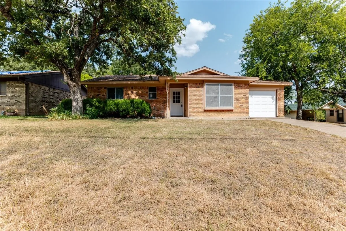 Single Family Residence For Sale in Palo Pinto County , 2100 NW 3rd Avenue, Mineral Wells, Texas 76067, 3 Bedroom, 2 Bathroom, 1 Garage spaces, 1,208 Sqft, built in 1979, mls#21352464, Real Estate Agent in Mineral Wells, Homes For Sale in Palo Pinto county, Homes For Sale in Mineral Wells, Realtor in Mineral Wells Texas, Real Estate Brokerage Independent Realty Texas, Luminita Cordes Realtor