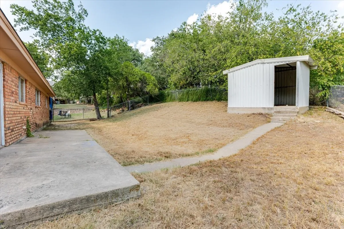Single Family Residence For Sale in Palo Pinto County , 2100 NW 3rd Avenue, Mineral Wells, Texas 76067, 3 Bedroom, 2 Bathroom, 1 Garage spaces, 1,208 Sqft, built in 1979, mls#21352464, Real Estate Agent in Mineral Wells, Homes For Sale in Palo Pinto county, Homes For Sale in Mineral Wells, Realtor in Mineral Wells Texas, Real Estate Brokerage Independent Realty Texas, Luminita Cordes Realtor