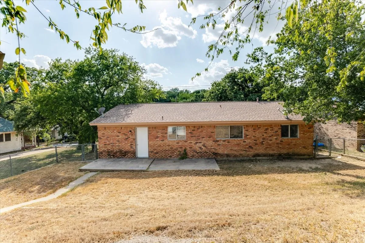 Single Family Residence For Sale in Palo Pinto County , 2100 NW 3rd Avenue, Mineral Wells, Texas 76067, 3 Bedroom, 2 Bathroom, 1 Garage spaces, 1,208 Sqft, built in 1979, mls#21352464, Real Estate Agent in Mineral Wells, Homes For Sale in Palo Pinto county, Homes For Sale in Mineral Wells, Realtor in Mineral Wells Texas, Real Estate Brokerage Independent Realty Texas, Luminita Cordes Realtor