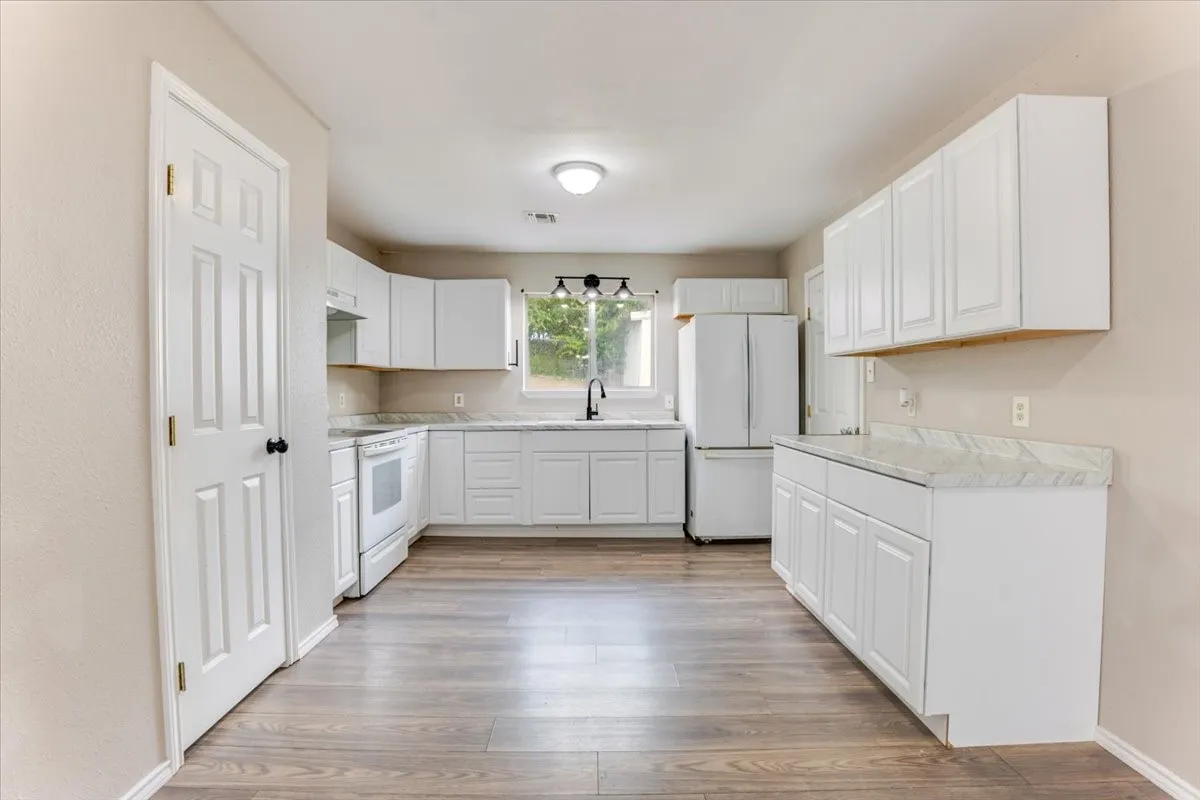 Single Family Residence For Sale in Palo Pinto County , 2100 NW 3rd Avenue, Mineral Wells, Texas 76067, 3 Bedroom, 2 Bathroom, 1 Garage spaces, 1,208 Sqft, built in 1979, mls#21352464, Real Estate Agent in Mineral Wells, Homes For Sale in Palo Pinto county, Homes For Sale in Mineral Wells, Realtor in Mineral Wells Texas, Real Estate Brokerage Independent Realty Texas, Luminita Cordes Realtor