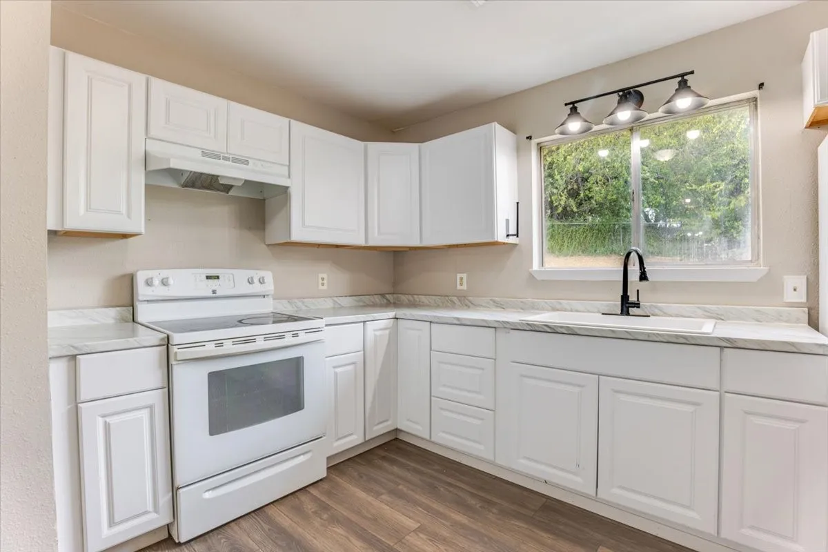 Single Family Residence For Sale in Palo Pinto County , 2100 NW 3rd Avenue, Mineral Wells, Texas 76067, 3 Bedroom, 2 Bathroom, 1 Garage spaces, 1,208 Sqft, built in 1979, mls#21352464, Real Estate Agent in Mineral Wells, Homes For Sale in Palo Pinto county, Homes For Sale in Mineral Wells, Realtor in Mineral Wells Texas, Real Estate Brokerage Independent Realty Texas, Luminita Cordes Realtor