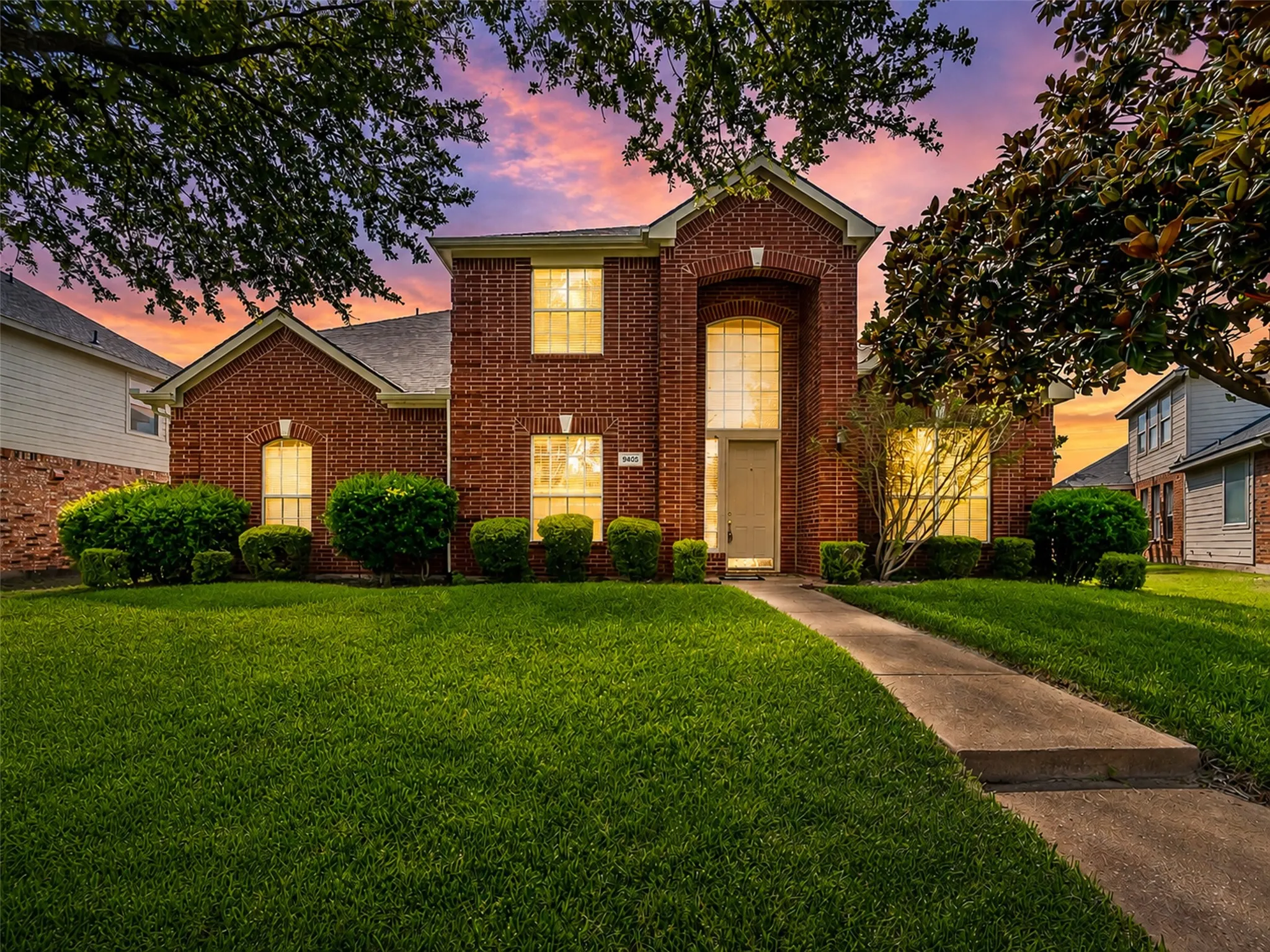 Single Family Residence For Sale in Collin County , 9405 Meyers Canyon Drive, Plano, Texas 75025, 4 Bedroom, 3 Bathroom, 2 Garage spaces, 2,557 Sqft, built in 2001, mls#21352293, Real Estate Agent in Plano, Homes For Sale in Collin county, Homes For Sale in Plano, Realtor in Plano Texas, Real Estate Brokerage Independent Realty Texas, Luminita Cordes Realtor