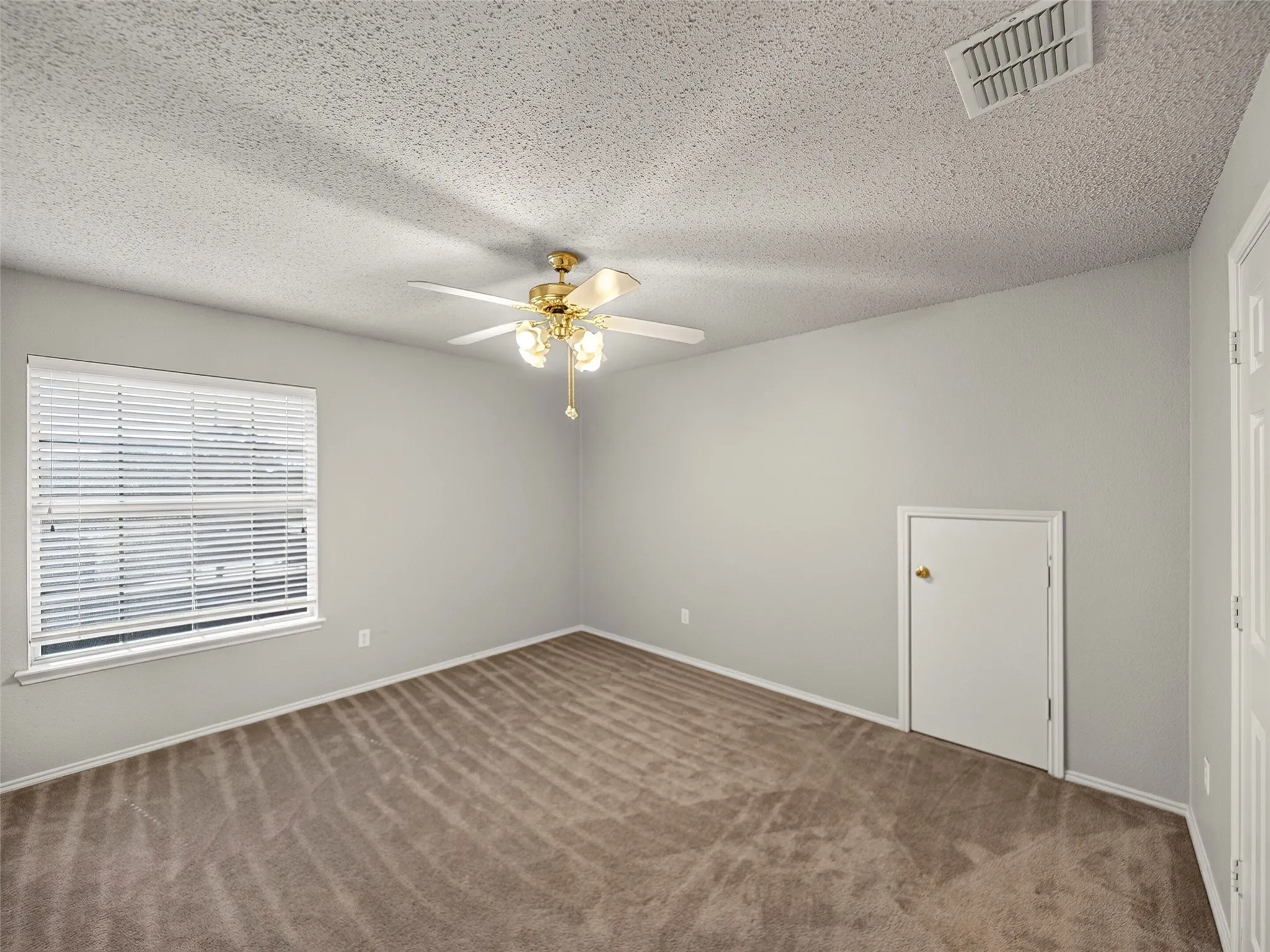 Single Family Residence For Sale in Collin County , 9405 Meyers Canyon Drive, Plano, Texas 75025, 4 Bedroom, 3 Bathroom, 2 Garage spaces, 2,557 Sqft, built in 2001, mls#21352293, Real Estate Agent in Plano, Homes For Sale in Collin county, Homes For Sale in Plano, Realtor in Plano Texas, Real Estate Brokerage Independent Realty Texas, Luminita Cordes Realtor