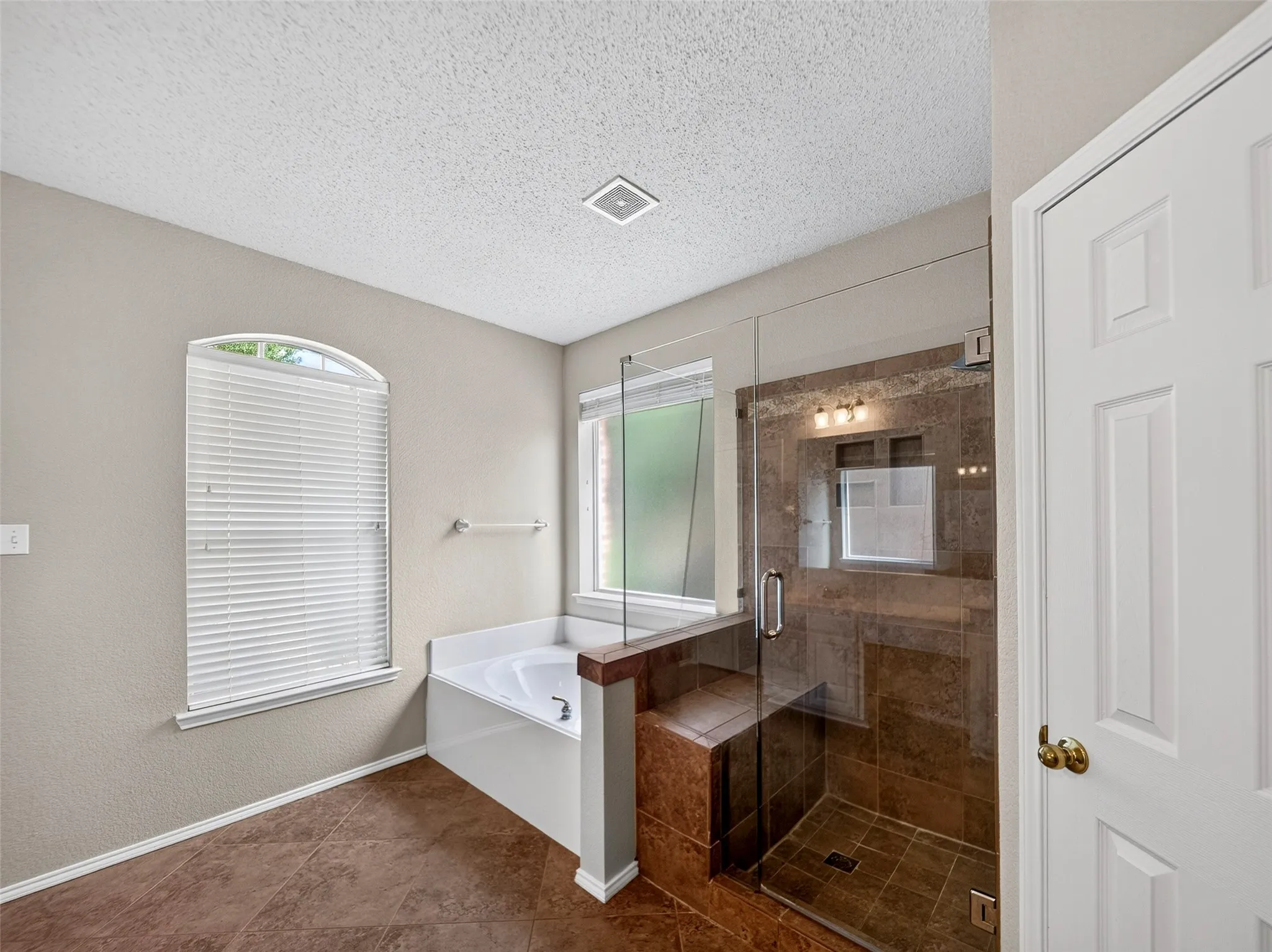 Single Family Residence For Sale in Collin County , 9405 Meyers Canyon Drive, Plano, Texas 75025, 4 Bedroom, 3 Bathroom, 2 Garage spaces, 2,557 Sqft, built in 2001, mls#21352293, Real Estate Agent in Plano, Homes For Sale in Collin county, Homes For Sale in Plano, Realtor in Plano Texas, Real Estate Brokerage Independent Realty Texas, Luminita Cordes Realtor