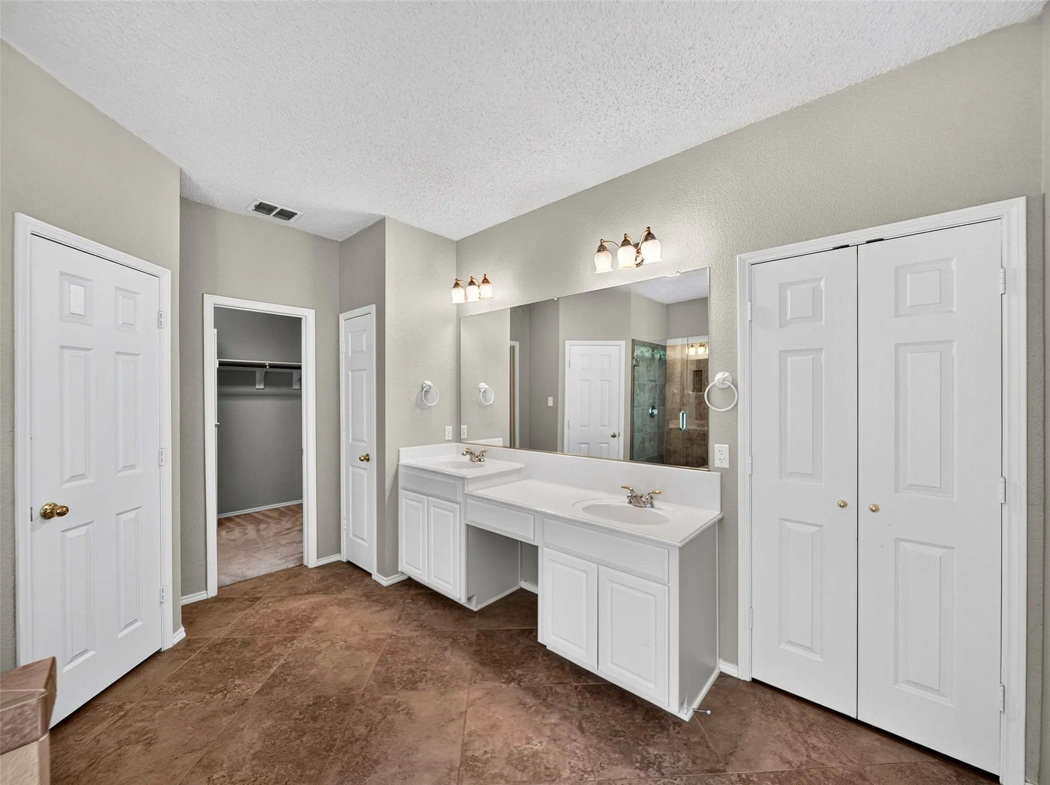 Single Family Residence For Sale in Collin County , 9405 Meyers Canyon Drive, Plano, Texas 75025, 4 Bedroom, 3 Bathroom, 2 Garage spaces, 2,557 Sqft, built in 2001, mls#21352293, Real Estate Agent in Plano, Homes For Sale in Collin county, Homes For Sale in Plano, Realtor in Plano Texas, Real Estate Brokerage Independent Realty Texas, Luminita Cordes Realtor