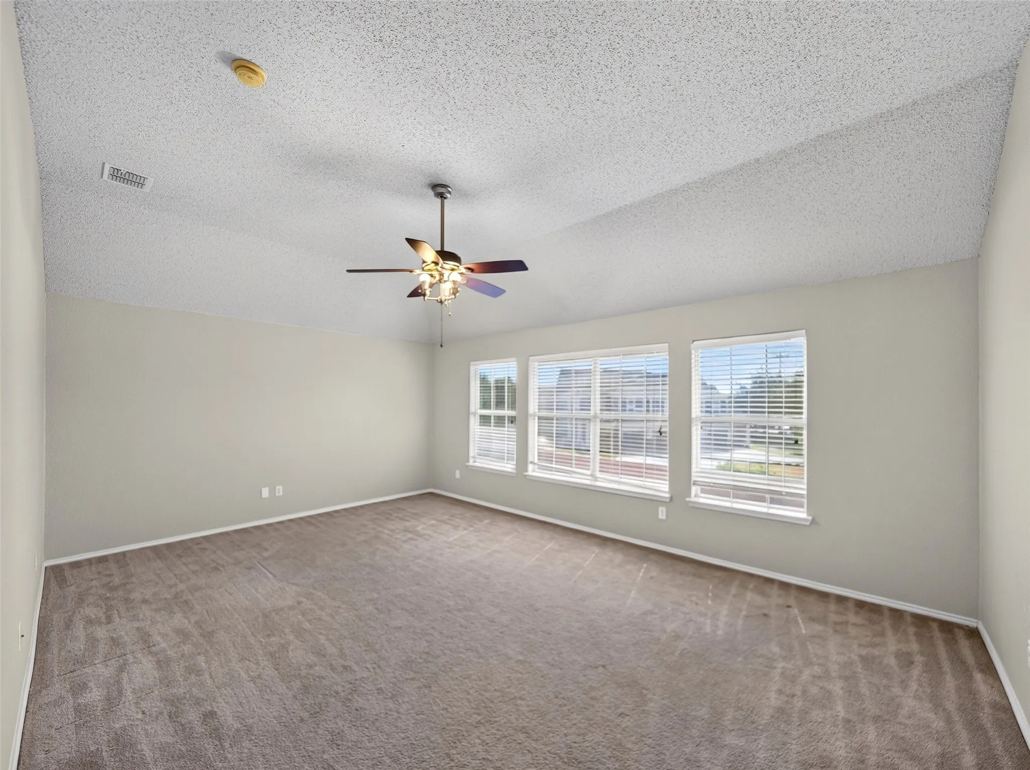 Single Family Residence For Sale in Collin County , 9405 Meyers Canyon Drive, Plano, Texas 75025, 4 Bedroom, 3 Bathroom, 2 Garage spaces, 2,557 Sqft, built in 2001, mls#21352293, Real Estate Agent in Plano, Homes For Sale in Collin county, Homes For Sale in Plano, Realtor in Plano Texas, Real Estate Brokerage Independent Realty Texas, Luminita Cordes Realtor