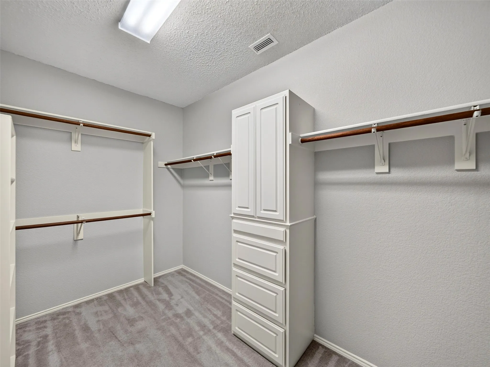 Single Family Residence For Sale in Collin County , 9405 Meyers Canyon Drive, Plano, Texas 75025, 4 Bedroom, 3 Bathroom, 2 Garage spaces, 2,557 Sqft, built in 2001, mls#21352293, Real Estate Agent in Plano, Homes For Sale in Collin county, Homes For Sale in Plano, Realtor in Plano Texas, Real Estate Brokerage Independent Realty Texas, Luminita Cordes Realtor