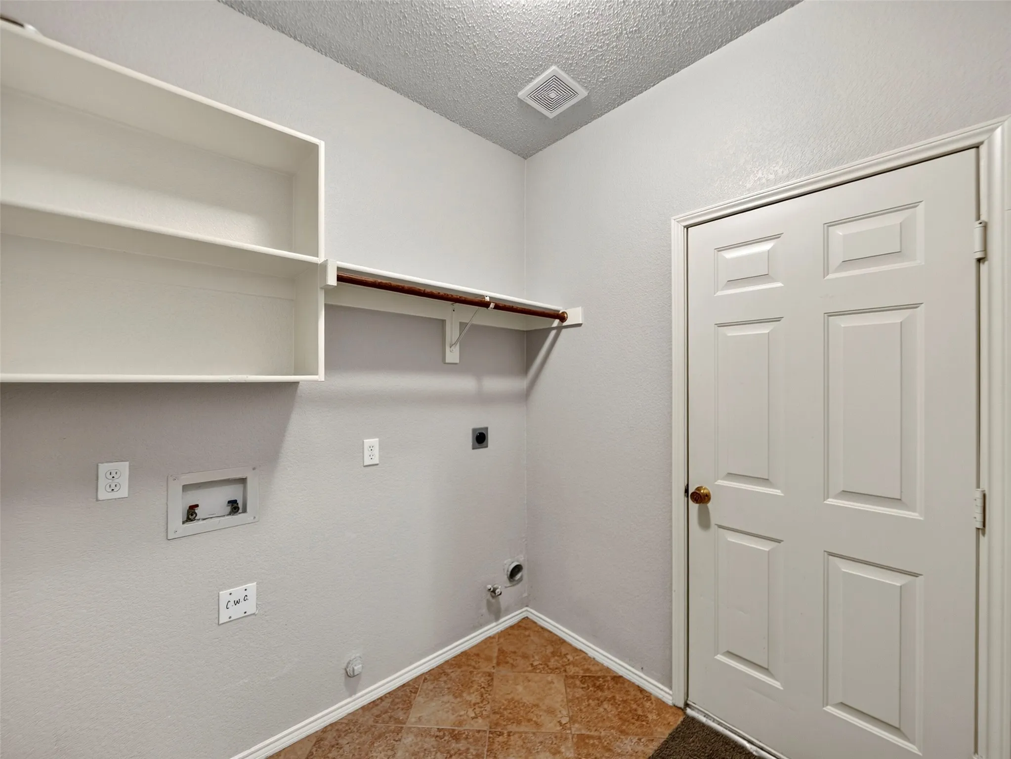 Single Family Residence For Sale in Collin County , 9405 Meyers Canyon Drive, Plano, Texas 75025, 4 Bedroom, 3 Bathroom, 2 Garage spaces, 2,557 Sqft, built in 2001, mls#21352293, Real Estate Agent in Plano, Homes For Sale in Collin county, Homes For Sale in Plano, Realtor in Plano Texas, Real Estate Brokerage Independent Realty Texas, Luminita Cordes Realtor