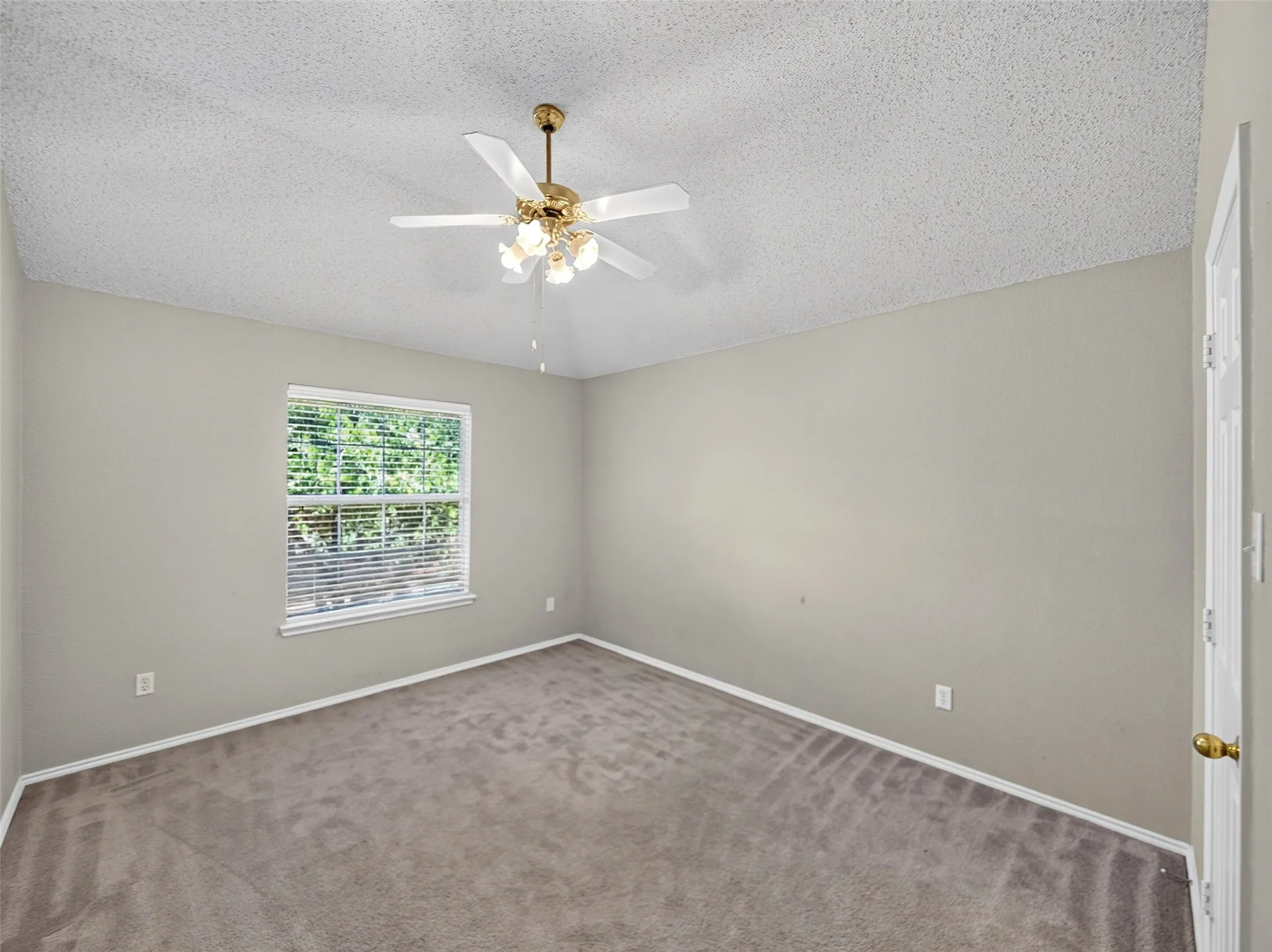 Single Family Residence For Sale in Collin County , 9405 Meyers Canyon Drive, Plano, Texas 75025, 4 Bedroom, 3 Bathroom, 2 Garage spaces, 2,557 Sqft, built in 2001, mls#21352293, Real Estate Agent in Plano, Homes For Sale in Collin county, Homes For Sale in Plano, Realtor in Plano Texas, Real Estate Brokerage Independent Realty Texas, Luminita Cordes Realtor