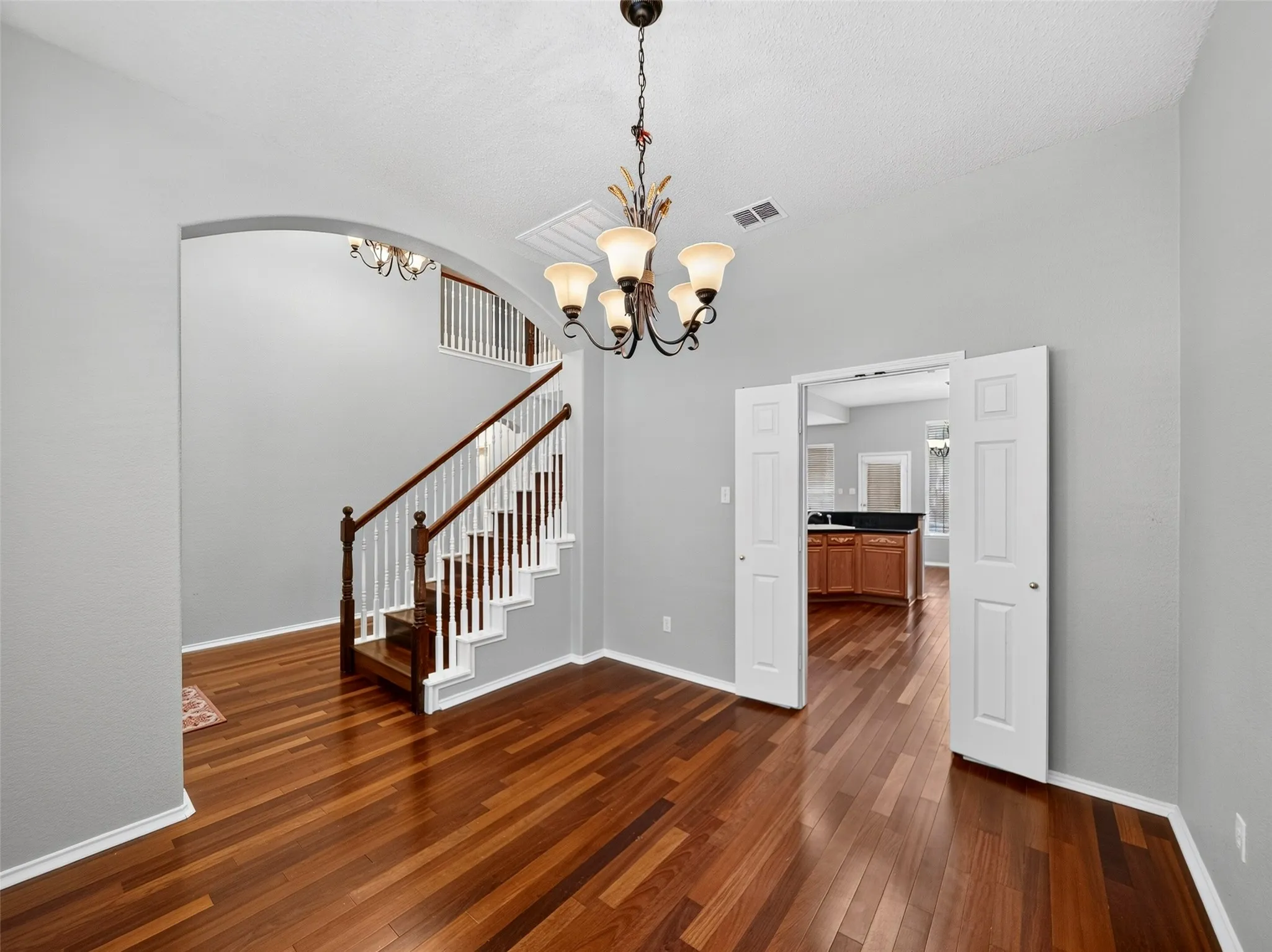 Single Family Residence For Sale in Collin County , 9405 Meyers Canyon Drive, Plano, Texas 75025, 4 Bedroom, 3 Bathroom, 2 Garage spaces, 2,557 Sqft, built in 2001, mls#21352293, Real Estate Agent in Plano, Homes For Sale in Collin county, Homes For Sale in Plano, Realtor in Plano Texas, Real Estate Brokerage Independent Realty Texas, Luminita Cordes Realtor