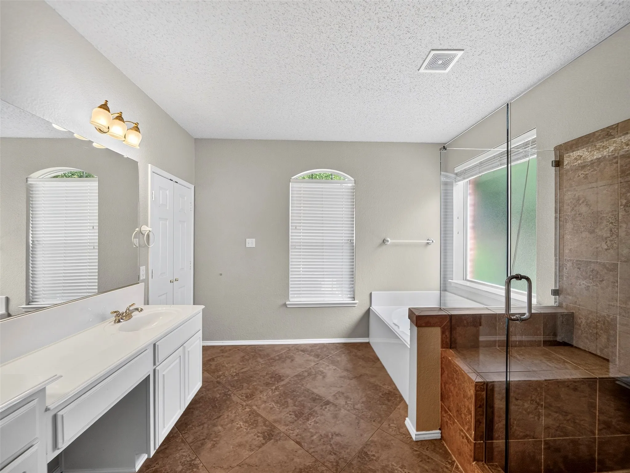 Single Family Residence For Sale in Collin County , 9405 Meyers Canyon Drive, Plano, Texas 75025, 4 Bedroom, 3 Bathroom, 2 Garage spaces, 2,557 Sqft, built in 2001, mls#21352293, Real Estate Agent in Plano, Homes For Sale in Collin county, Homes For Sale in Plano, Realtor in Plano Texas, Real Estate Brokerage Independent Realty Texas, Luminita Cordes Realtor