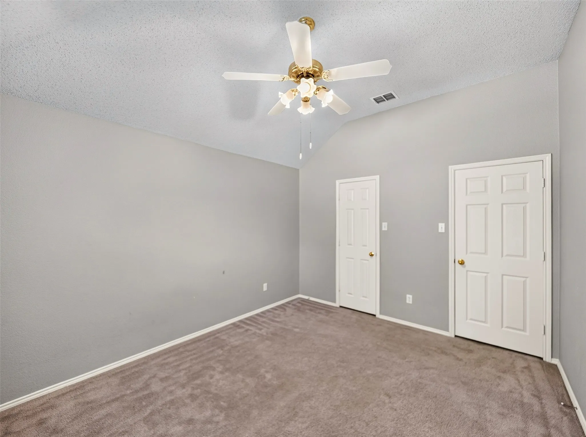 Single Family Residence For Sale in Collin County , 9405 Meyers Canyon Drive, Plano, Texas 75025, 4 Bedroom, 3 Bathroom, 2 Garage spaces, 2,557 Sqft, built in 2001, mls#21352293, Real Estate Agent in Plano, Homes For Sale in Collin county, Homes For Sale in Plano, Realtor in Plano Texas, Real Estate Brokerage Independent Realty Texas, Luminita Cordes Realtor