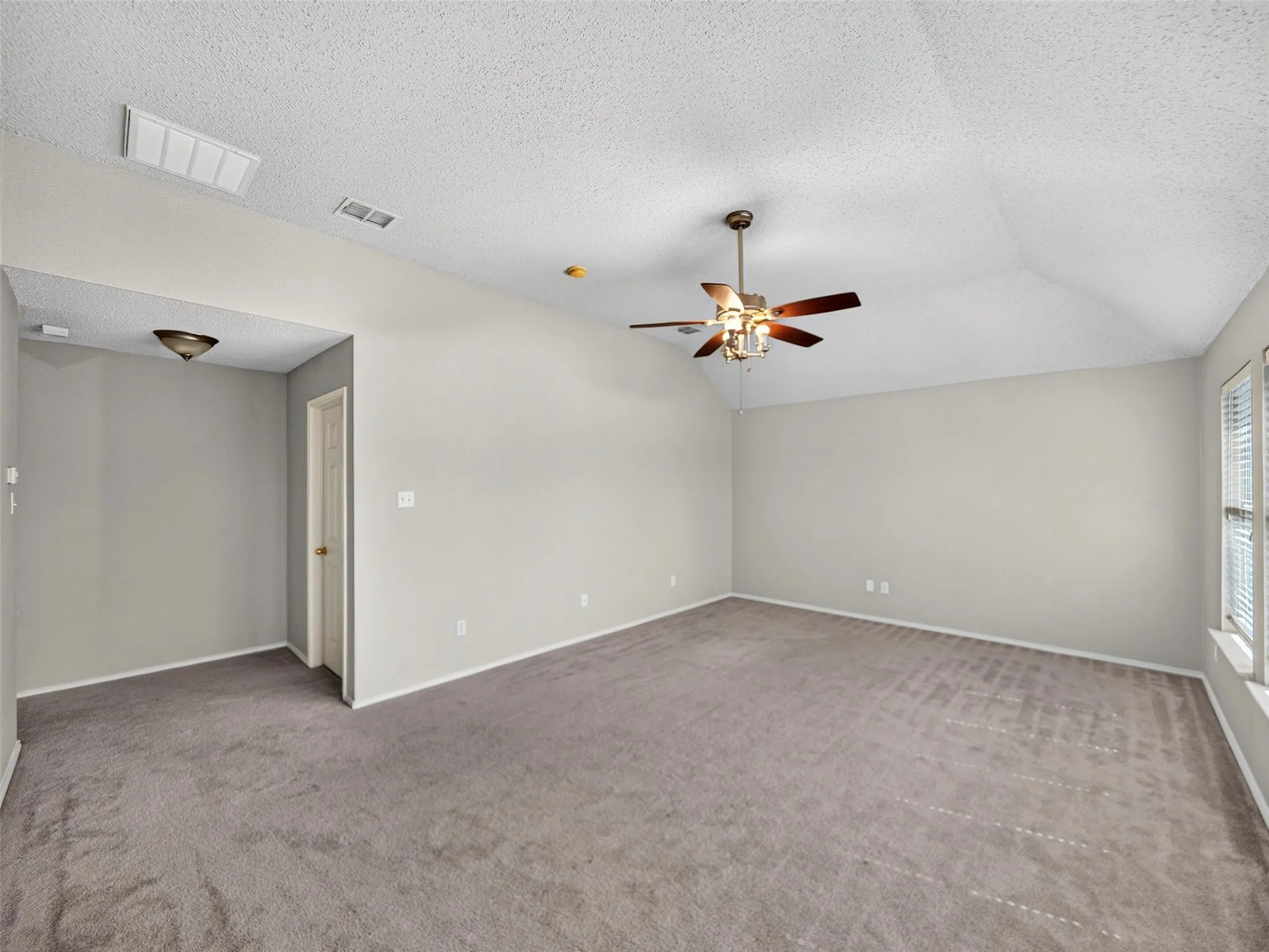 Single Family Residence For Sale in Collin County , 9405 Meyers Canyon Drive, Plano, Texas 75025, 4 Bedroom, 3 Bathroom, 2 Garage spaces, 2,557 Sqft, built in 2001, mls#21352293, Real Estate Agent in Plano, Homes For Sale in Collin county, Homes For Sale in Plano, Realtor in Plano Texas, Real Estate Brokerage Independent Realty Texas, Luminita Cordes Realtor