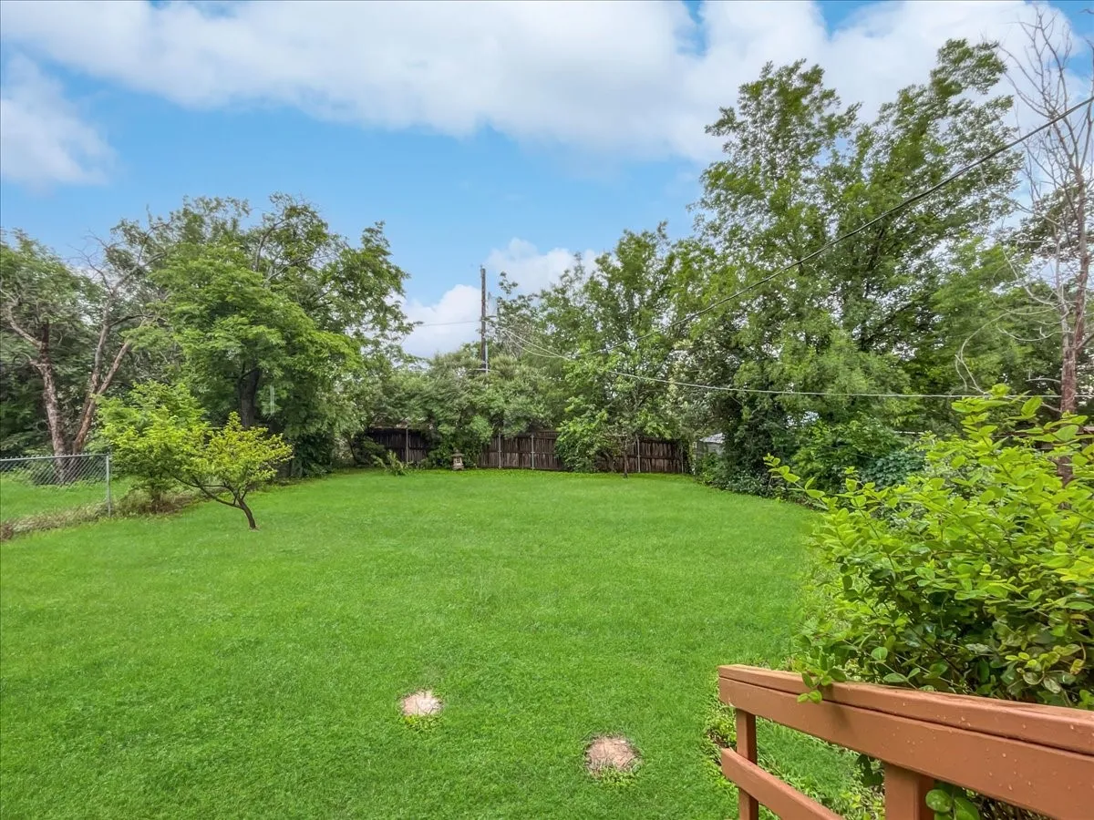 Single Family Residence For Sale in Tarrant County , 4929 Donnelly Avenue, Fort Worth, Texas 76107, 3 Bedroom, 1 Bathroom, 1 Garage spaces, 928 Sqft, built in 1950, mls#21353236, Real Estate Agent in Fort Worth, Homes For Sale in Tarrant county, Homes For Sale in Fort Worth, Realtor in Fort Worth Texas, Real Estate Brokerage Independent Realty Texas, Luminita Cordes Realtor