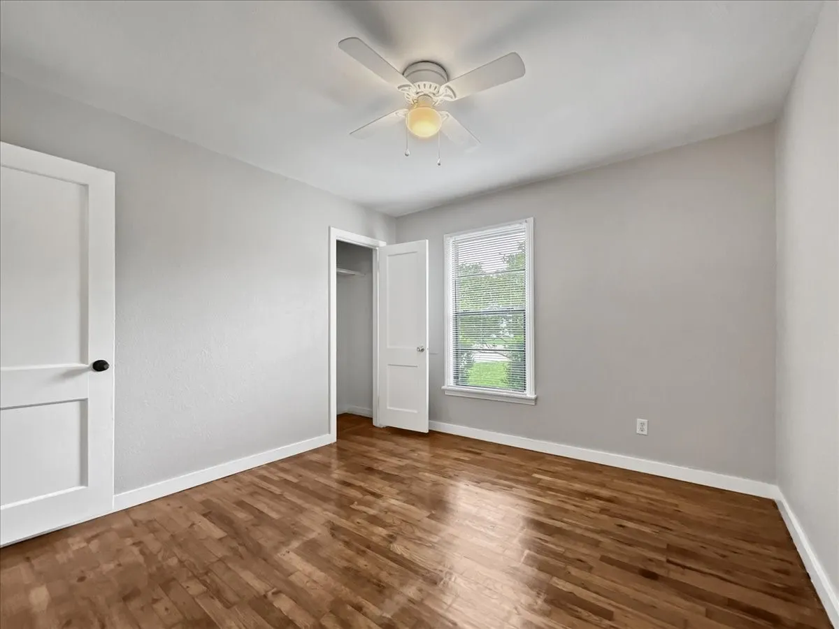 Single Family Residence For Sale in Tarrant County , 4929 Donnelly Avenue, Fort Worth, Texas 76107, 3 Bedroom, 1 Bathroom, 1 Garage spaces, 928 Sqft, built in 1950, mls#21353236, Real Estate Agent in Fort Worth, Homes For Sale in Tarrant county, Homes For Sale in Fort Worth, Realtor in Fort Worth Texas, Real Estate Brokerage Independent Realty Texas, Luminita Cordes Realtor