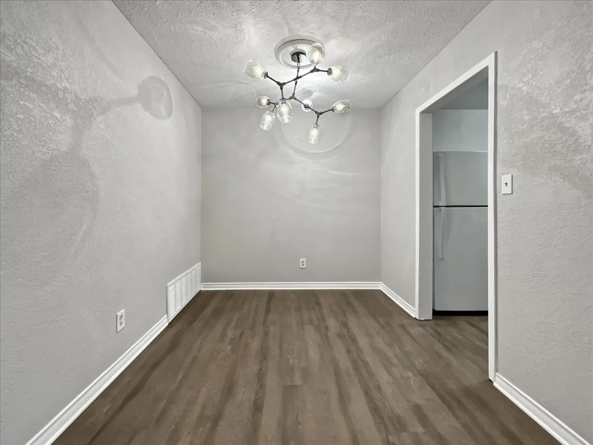 Single Family Residence For Sale in Tarrant County , 4929 Donnelly Avenue, Fort Worth, Texas 76107, 3 Bedroom, 1 Bathroom, 1 Garage spaces, 928 Sqft, built in 1950, mls#21353236, Real Estate Agent in Fort Worth, Homes For Sale in Tarrant county, Homes For Sale in Fort Worth, Realtor in Fort Worth Texas, Real Estate Brokerage Independent Realty Texas, Luminita Cordes Realtor