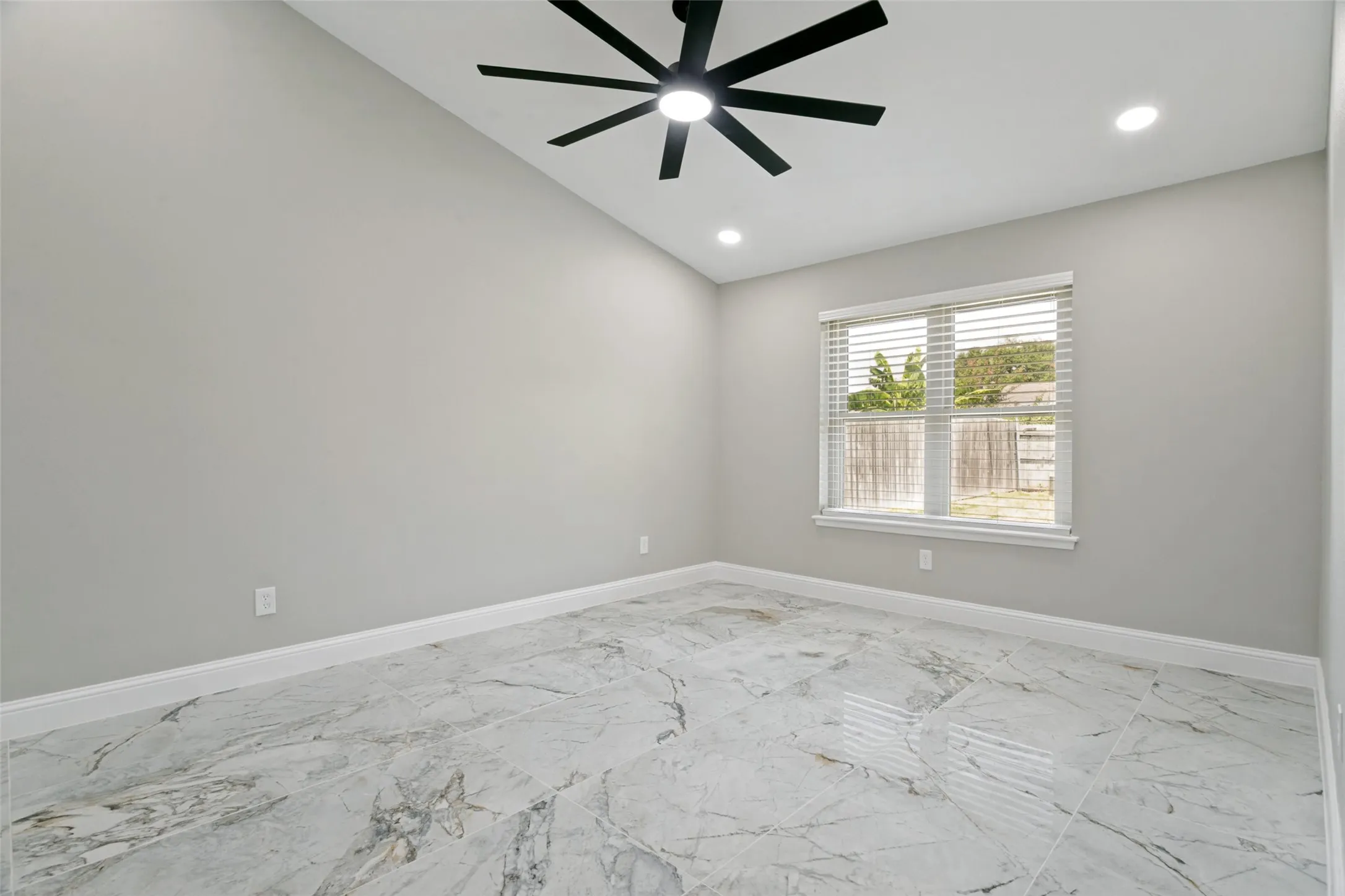 Single Family Residence For Sale in Tarrant County , 6633 N Park Drive, Watauga, Texas 76148, 3 Bedroom, 2 Bathroom, 2 Garage spaces, 1,382 Sqft, built in 1982, mls#21353237, Real Estate Agent in Watauga, Homes For Sale in Tarrant county, Homes For Sale in Watauga, Realtor in Watauga Texas, Real Estate Brokerage Independent Realty Texas, Luminita Cordes Realtor