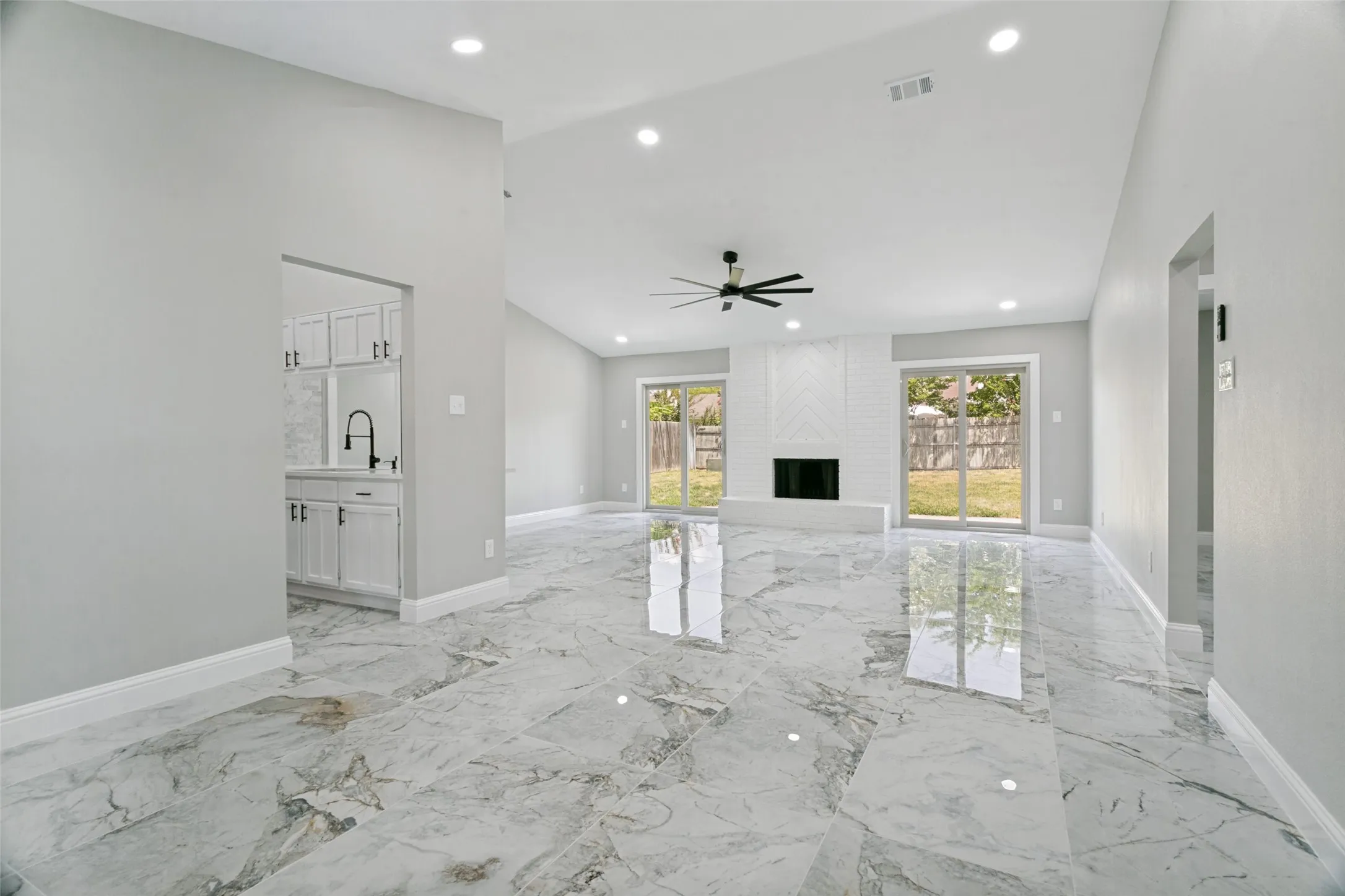 Single Family Residence For Sale in Tarrant County , 6633 N Park Drive, Watauga, Texas 76148, 3 Bedroom, 2 Bathroom, 2 Garage spaces, 1,382 Sqft, built in 1982, mls#21353237, Real Estate Agent in Watauga, Homes For Sale in Tarrant county, Homes For Sale in Watauga, Realtor in Watauga Texas, Real Estate Brokerage Independent Realty Texas, Luminita Cordes Realtor