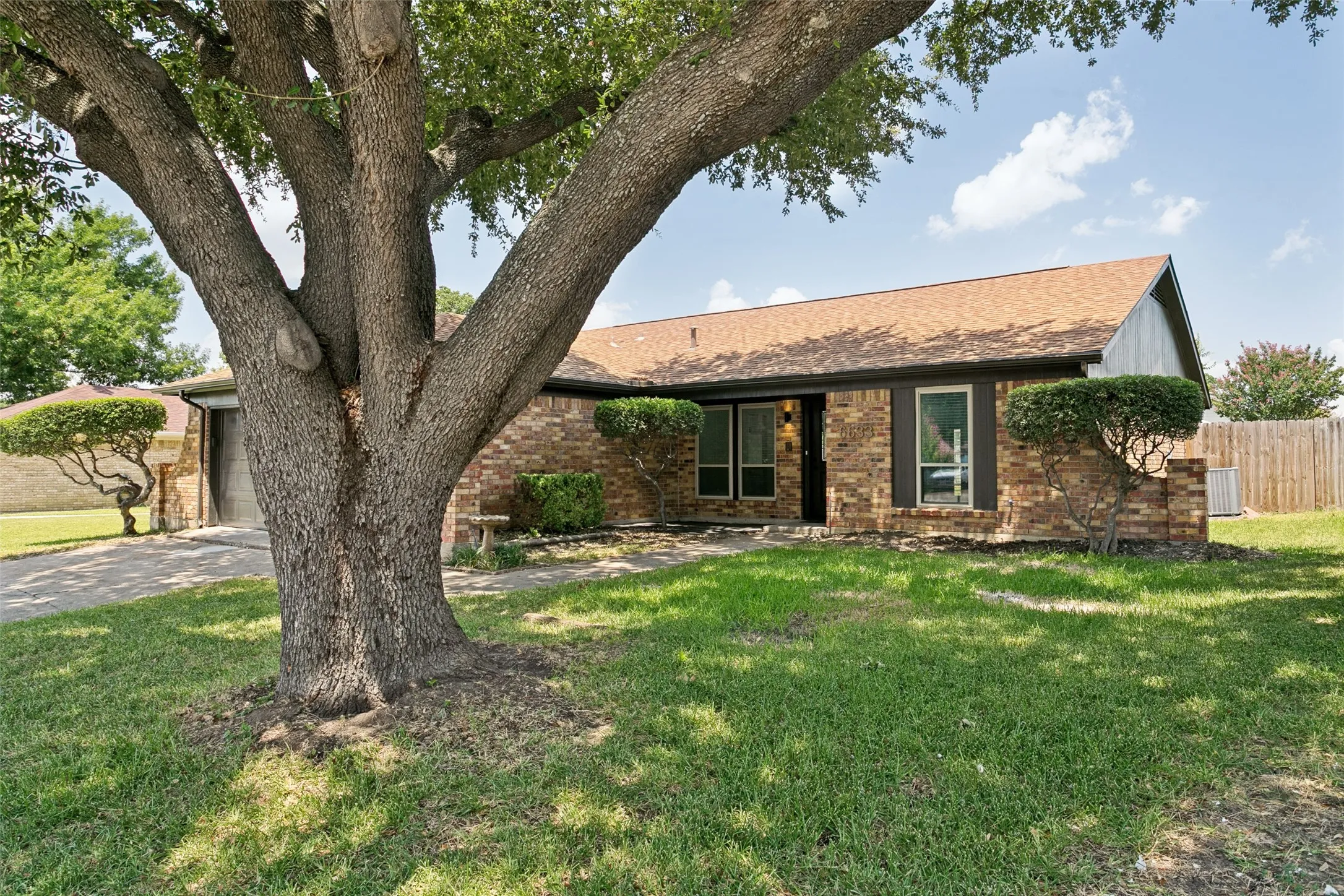Single Family Residence For Sale in Tarrant County , 6633 N Park Drive, Watauga, Texas 76148, 3 Bedroom, 2 Bathroom, 2 Garage spaces, 1,382 Sqft, built in 1982, mls#21353237, Real Estate Agent in Watauga, Homes For Sale in Tarrant county, Homes For Sale in Watauga, Realtor in Watauga Texas, Real Estate Brokerage Independent Realty Texas, Luminita Cordes Realtor