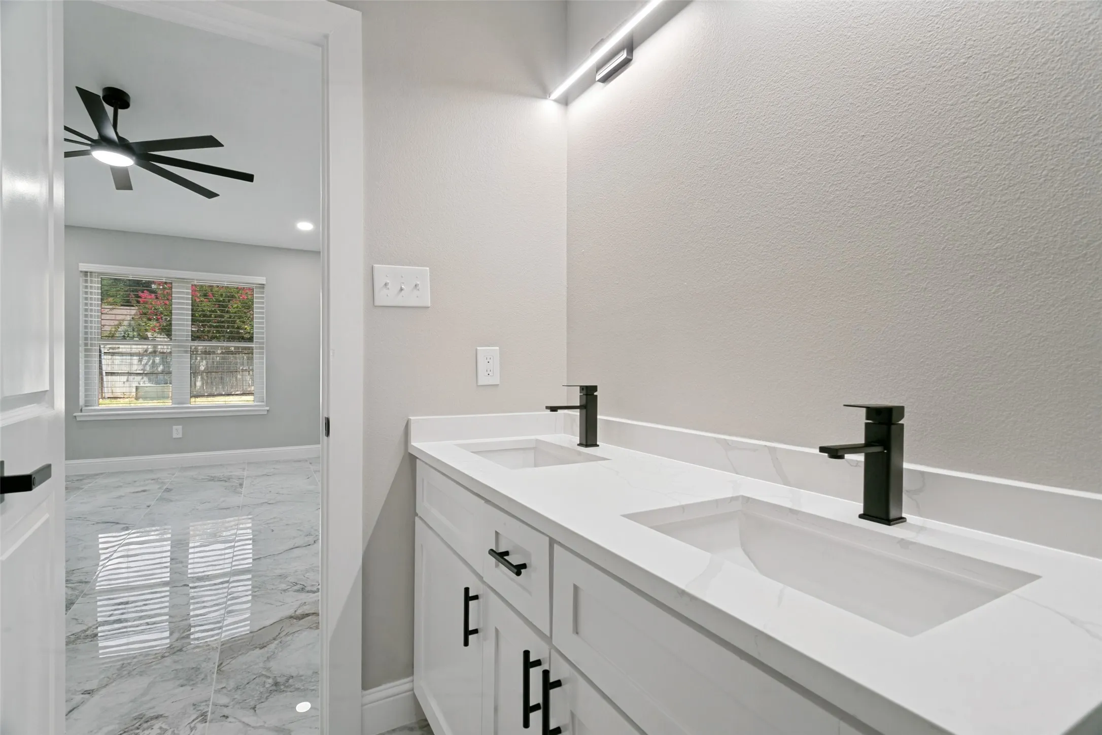 Single Family Residence For Sale in Tarrant County , 6633 N Park Drive, Watauga, Texas 76148, 3 Bedroom, 2 Bathroom, 2 Garage spaces, 1,382 Sqft, built in 1982, mls#21353237, Real Estate Agent in Watauga, Homes For Sale in Tarrant county, Homes For Sale in Watauga, Realtor in Watauga Texas, Real Estate Brokerage Independent Realty Texas, Luminita Cordes Realtor