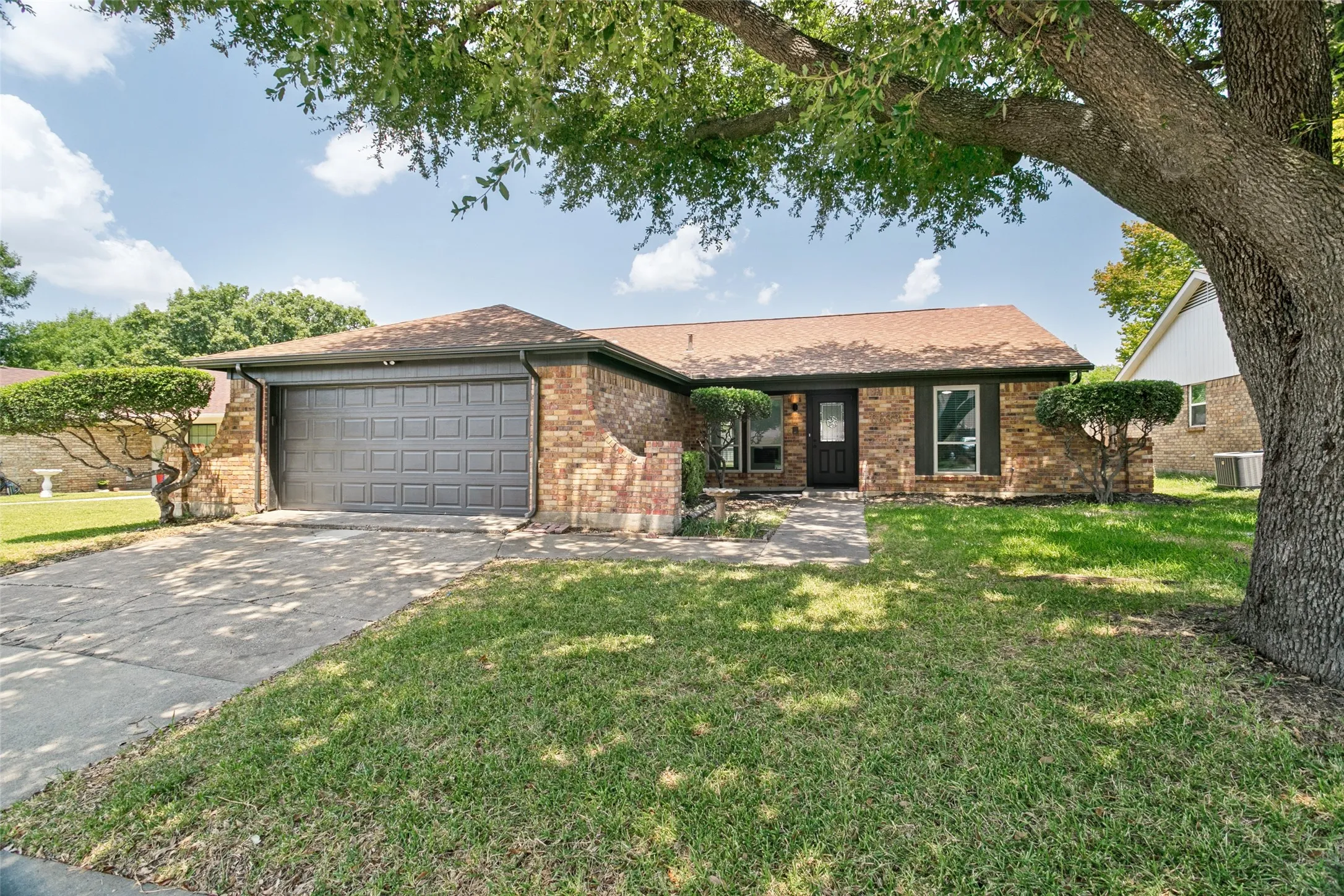 Single Family Residence For Sale in Tarrant County , 6633 N Park Drive, Watauga, Texas 76148, 3 Bedroom, 2 Bathroom, 2 Garage spaces, 1,382 Sqft, built in 1982, mls#21353237, Real Estate Agent in Watauga, Homes For Sale in Tarrant county, Homes For Sale in Watauga, Realtor in Watauga Texas, Real Estate Brokerage Independent Realty Texas, Luminita Cordes Realtor