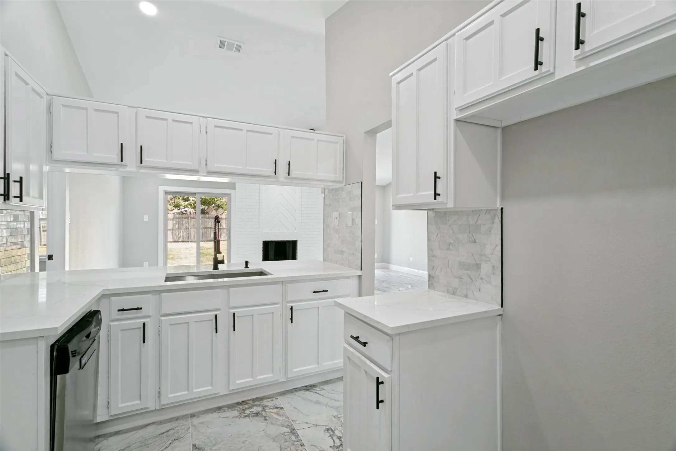 Single Family Residence For Sale in Tarrant County , 6633 N Park Drive, Watauga, Texas 76148, 3 Bedroom, 2 Bathroom, 2 Garage spaces, 1,382 Sqft, built in 1982, mls#21353237, Real Estate Agent in Watauga, Homes For Sale in Tarrant county, Homes For Sale in Watauga, Realtor in Watauga Texas, Real Estate Brokerage Independent Realty Texas, Luminita Cordes Realtor