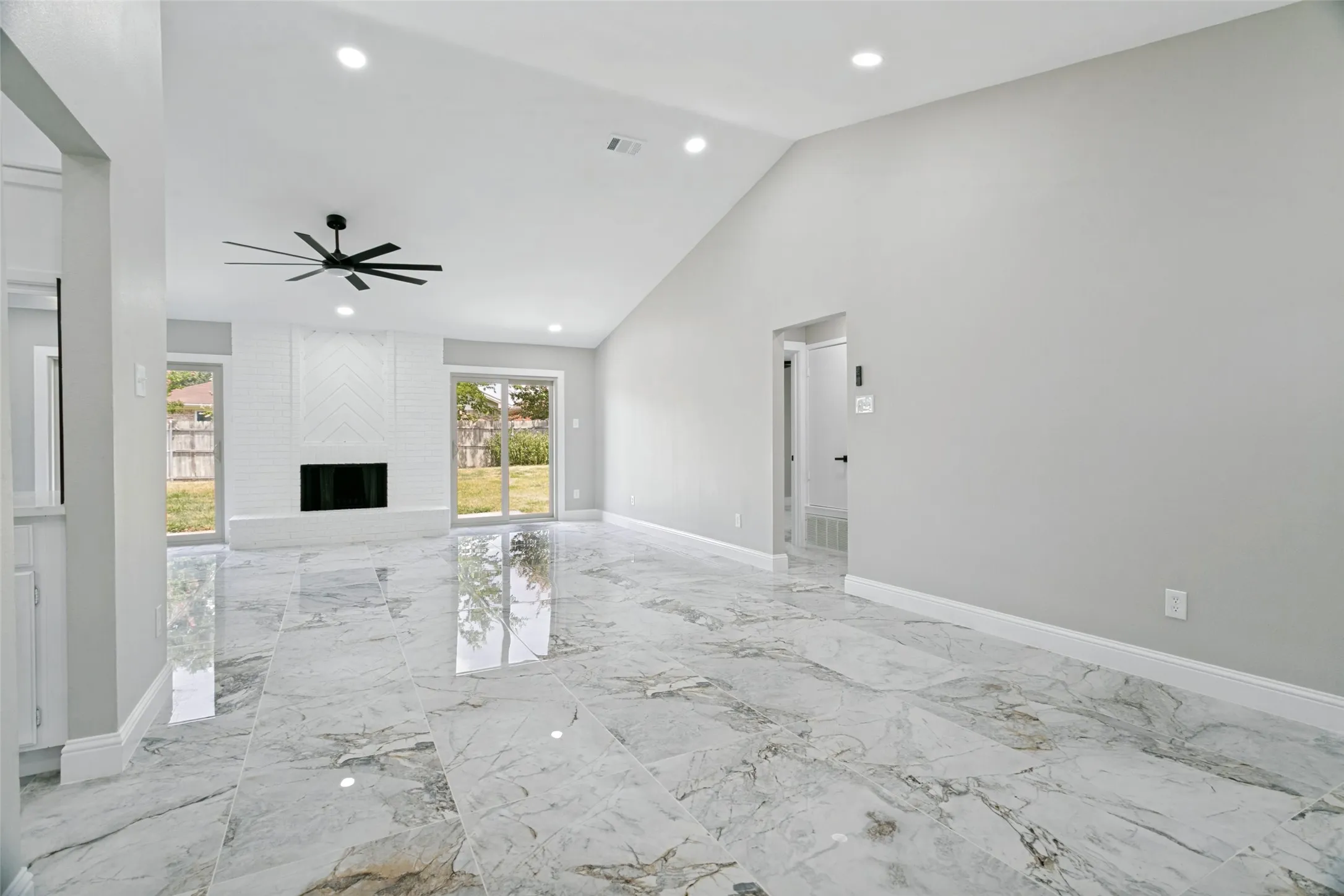 Single Family Residence For Sale in Tarrant County , 6633 N Park Drive, Watauga, Texas 76148, 3 Bedroom, 2 Bathroom, 2 Garage spaces, 1,382 Sqft, built in 1982, mls#21353237, Real Estate Agent in Watauga, Homes For Sale in Tarrant county, Homes For Sale in Watauga, Realtor in Watauga Texas, Real Estate Brokerage Independent Realty Texas, Luminita Cordes Realtor