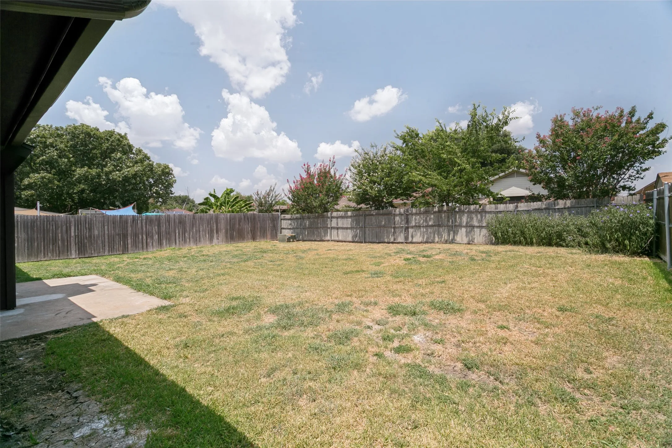 Single Family Residence For Sale in Tarrant County , 6633 N Park Drive, Watauga, Texas 76148, 3 Bedroom, 2 Bathroom, 2 Garage spaces, 1,382 Sqft, built in 1982, mls#21353237, Real Estate Agent in Watauga, Homes For Sale in Tarrant county, Homes For Sale in Watauga, Realtor in Watauga Texas, Real Estate Brokerage Independent Realty Texas, Luminita Cordes Realtor