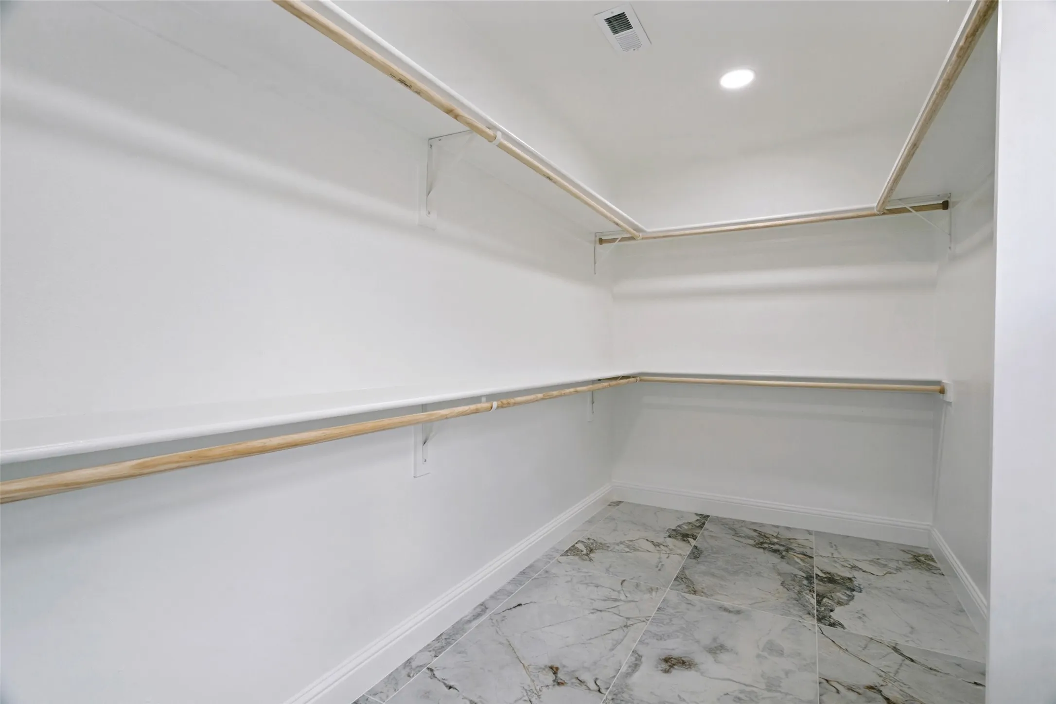 Single Family Residence For Sale in Tarrant County , 6633 N Park Drive, Watauga, Texas 76148, 3 Bedroom, 2 Bathroom, 2 Garage spaces, 1,382 Sqft, built in 1982, mls#21353237, Real Estate Agent in Watauga, Homes For Sale in Tarrant county, Homes For Sale in Watauga, Realtor in Watauga Texas, Real Estate Brokerage Independent Realty Texas, Luminita Cordes Realtor