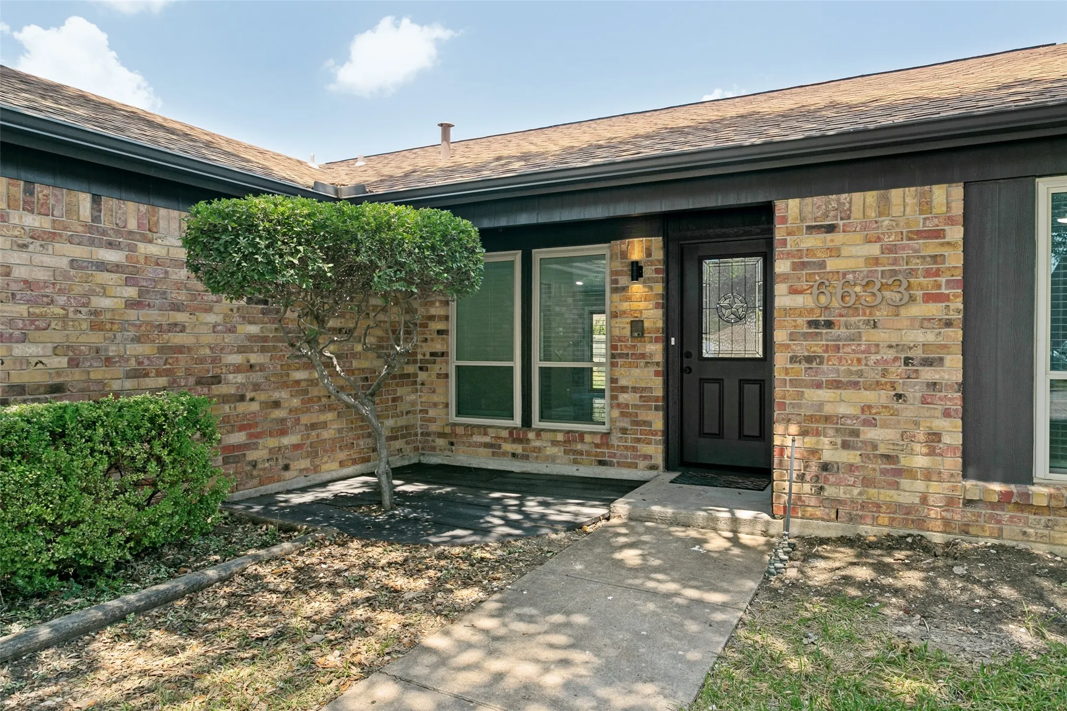 Single Family Residence For Sale in Tarrant County , 6633 N Park Drive, Watauga, Texas 76148, 3 Bedroom, 2 Bathroom, 2 Garage spaces, 1,382 Sqft, built in 1982, mls#21353237, Real Estate Agent in Watauga, Homes For Sale in Tarrant county, Homes For Sale in Watauga, Realtor in Watauga Texas, Real Estate Brokerage Independent Realty Texas, Luminita Cordes Realtor