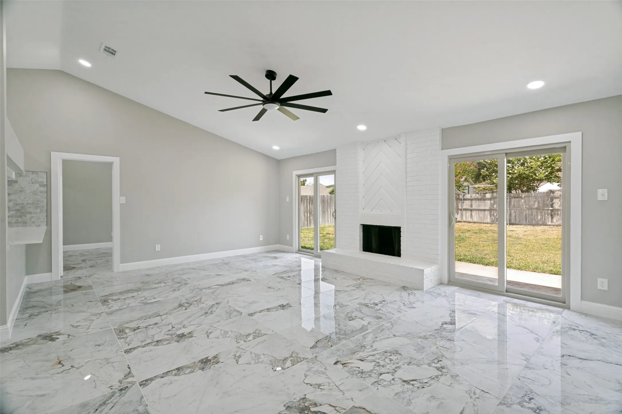 Single Family Residence For Sale in Tarrant County , 6633 N Park Drive, Watauga, Texas 76148, 3 Bedroom, 2 Bathroom, 2 Garage spaces, 1,382 Sqft, built in 1982, mls#21353237, Real Estate Agent in Watauga, Homes For Sale in Tarrant county, Homes For Sale in Watauga, Realtor in Watauga Texas, Real Estate Brokerage Independent Realty Texas, Luminita Cordes Realtor