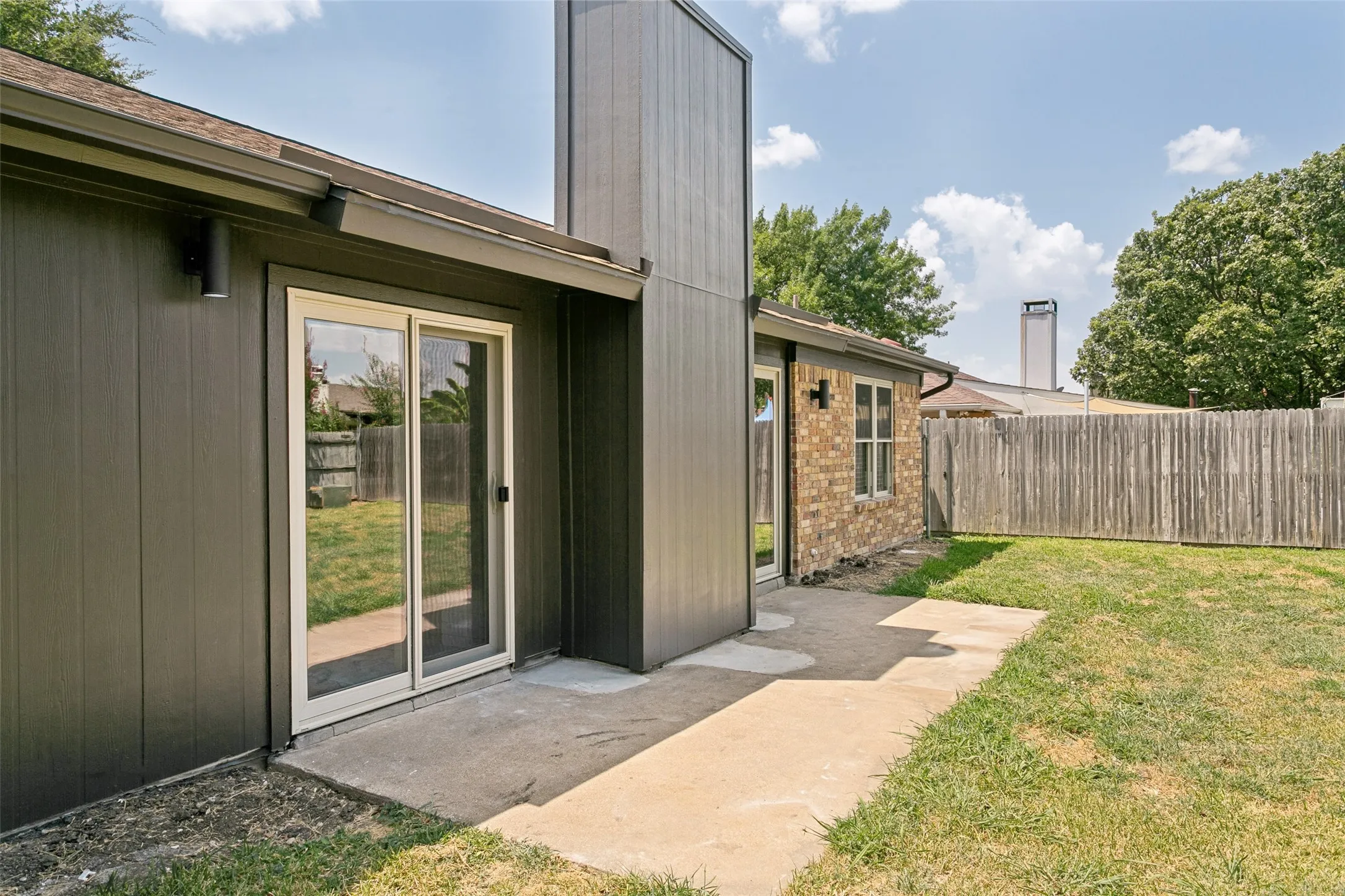 Single Family Residence For Sale in Tarrant County , 6633 N Park Drive, Watauga, Texas 76148, 3 Bedroom, 2 Bathroom, 2 Garage spaces, 1,382 Sqft, built in 1982, mls#21353237, Real Estate Agent in Watauga, Homes For Sale in Tarrant county, Homes For Sale in Watauga, Realtor in Watauga Texas, Real Estate Brokerage Independent Realty Texas, Luminita Cordes Realtor